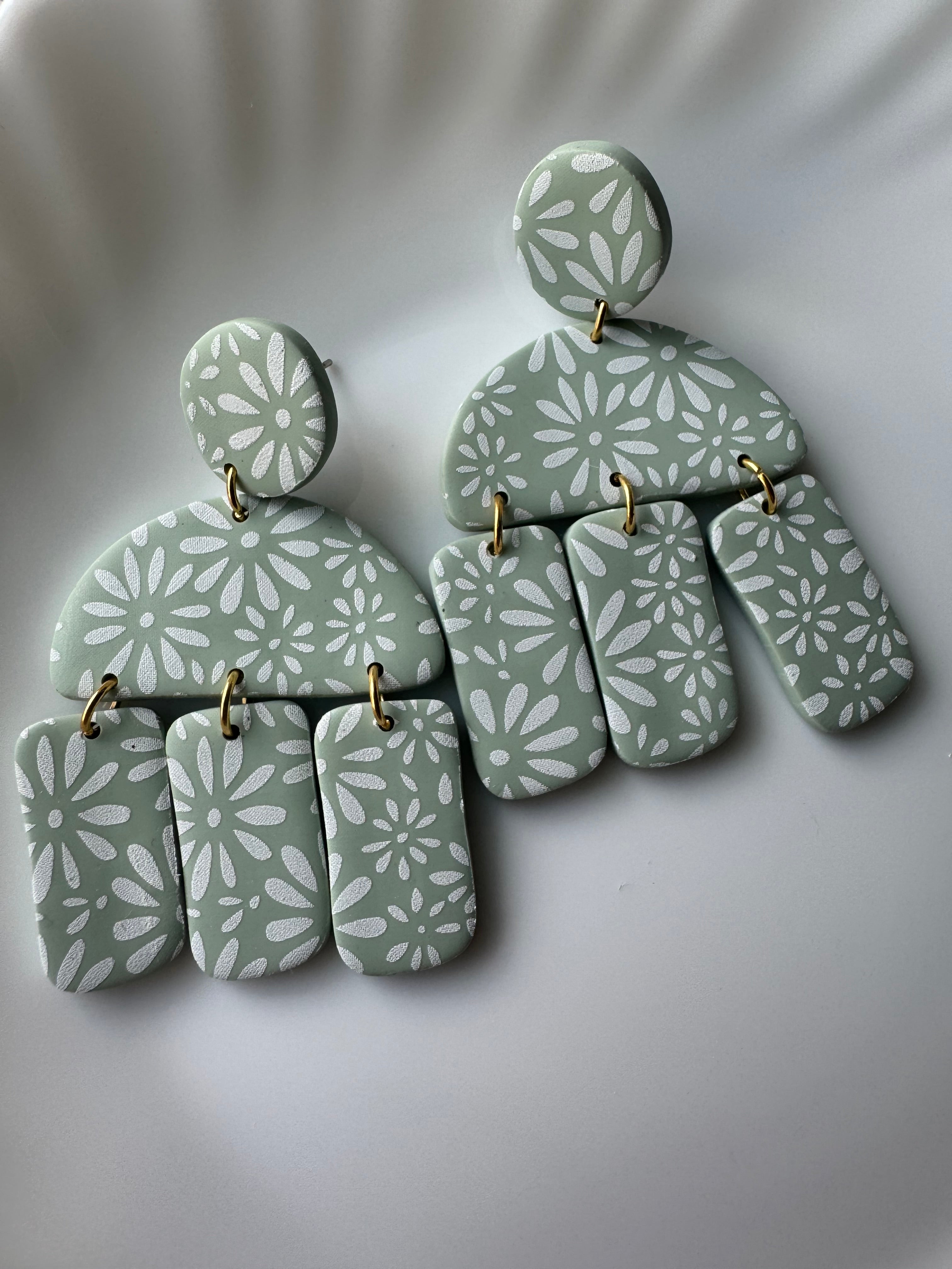 Parker, in Sage Daisies