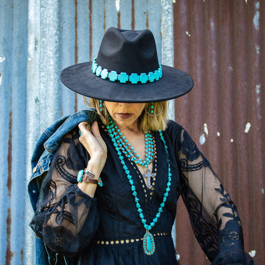 Round Blue Turquoise Beaded Bracelet on Copper Feather 810t