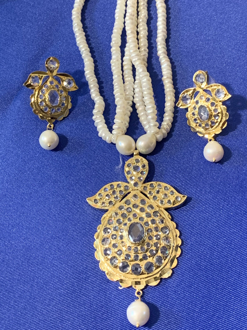 PS398 Zeenat jugni set in fresh water pearls ( SHIPS IN 4 WEEKS )