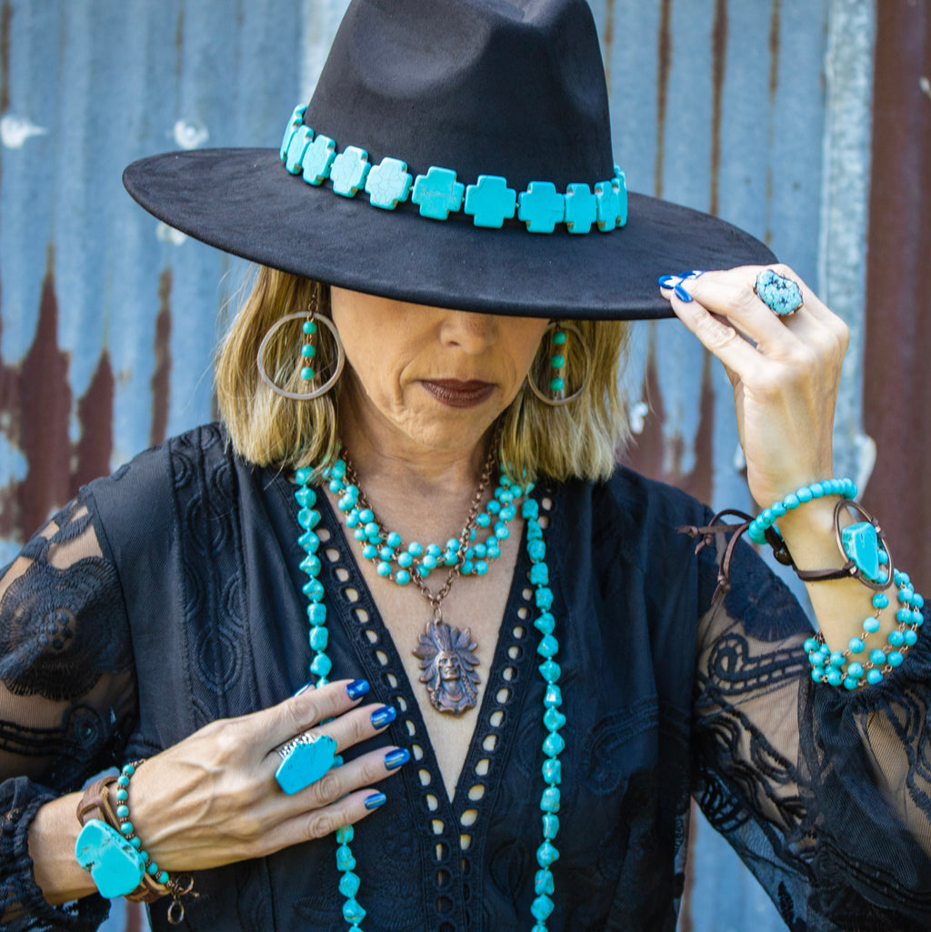 Blue Turquoise Beaded Collar Necklace w/ Indian Pendant 260w