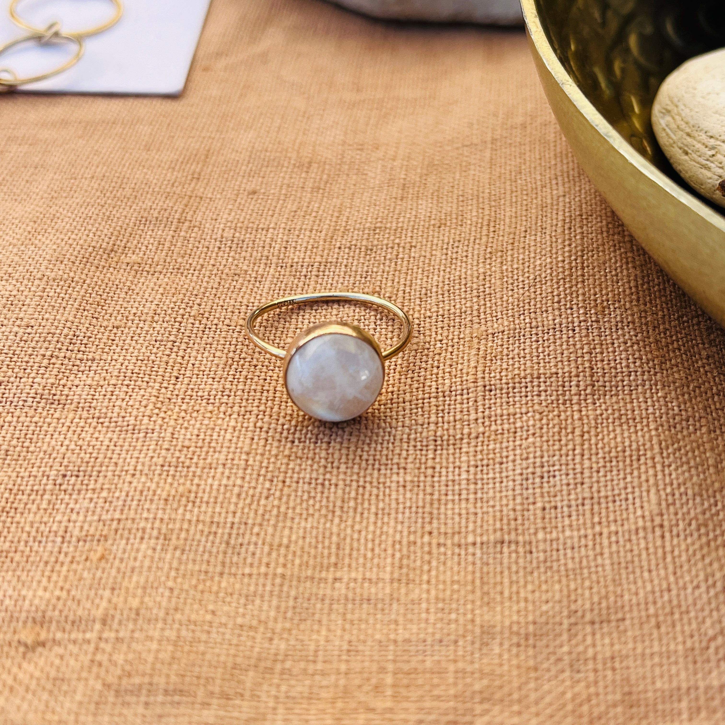 RAINBOW MOONSTONE LUZ RING