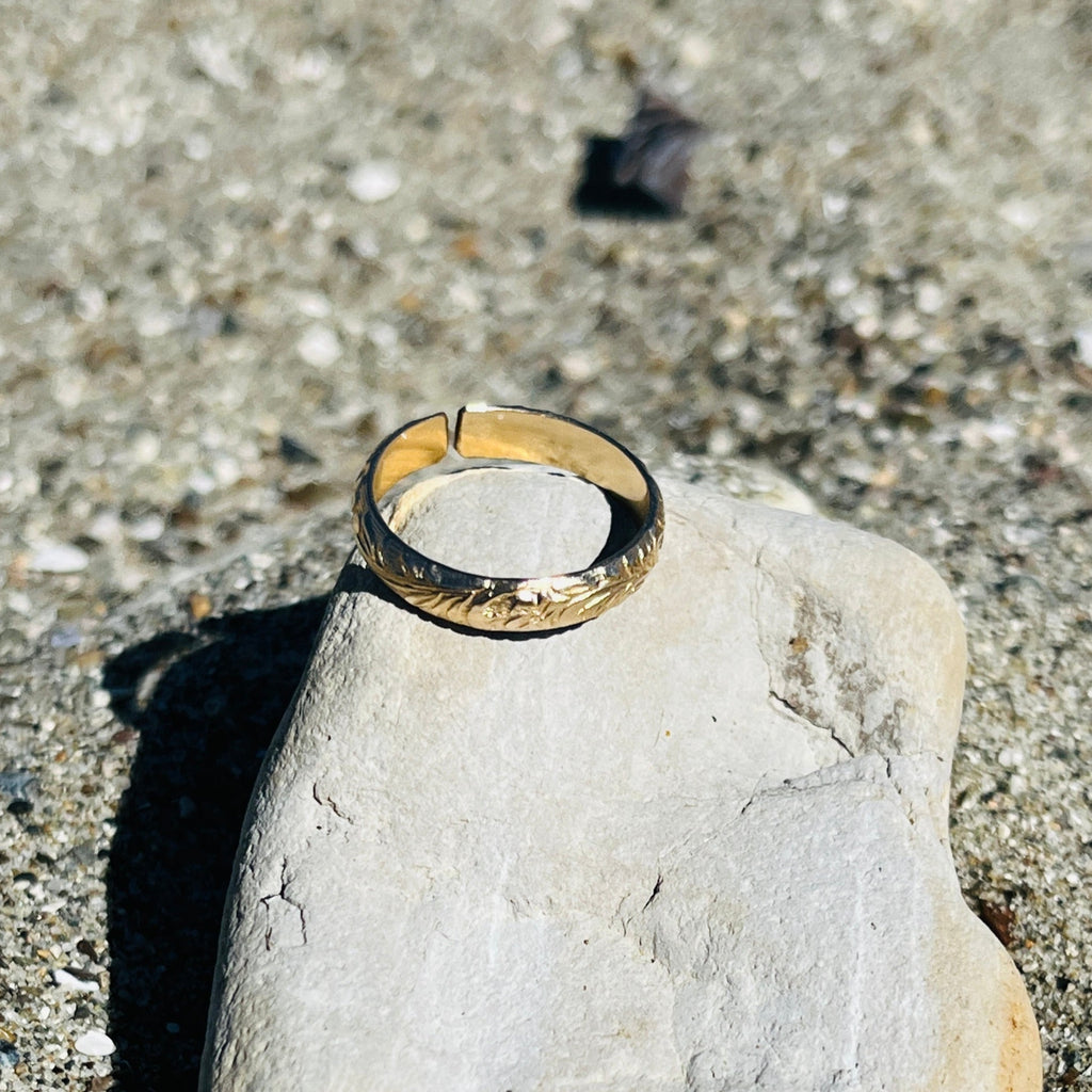 FLORAL BAND RING