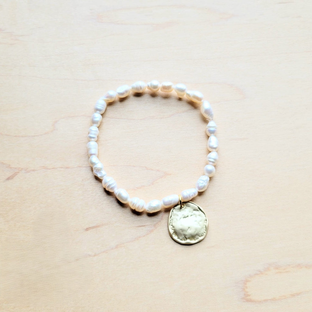 Freshwater Pearl Bracelet with Matte Gold Coin 804m