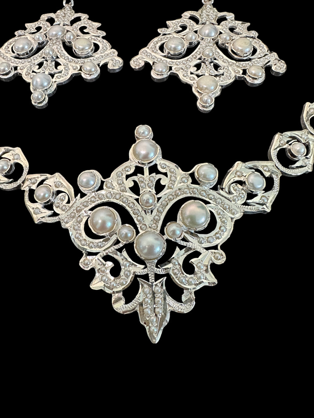 92.5 silver necklace set with fresh water pearls  ( READY TO SHIP )