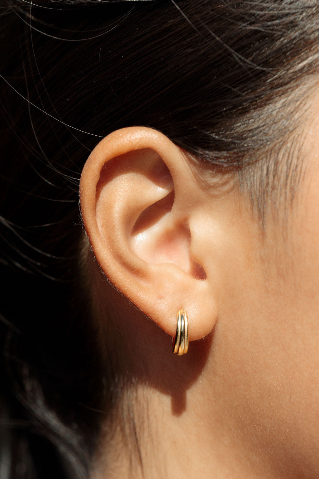 Mini Stepped Huggie Hoop Earrings - Kaiaka