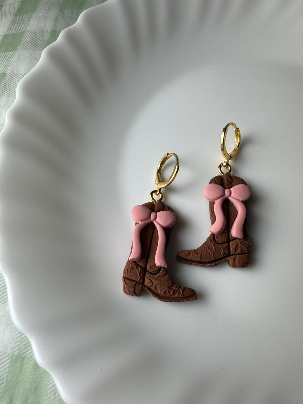 Boots and Bows, Brown