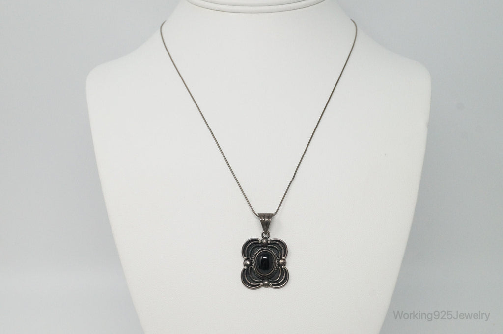 Vintage Native American Unsigned Black Onyx Sterling Silver Necklace