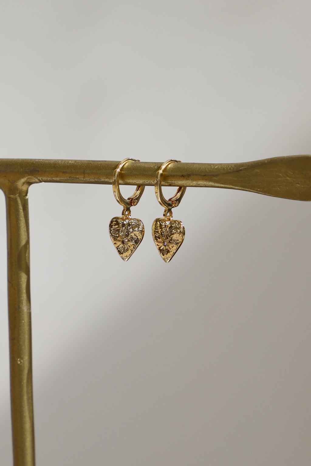 STARBURST HEART HUGGIES