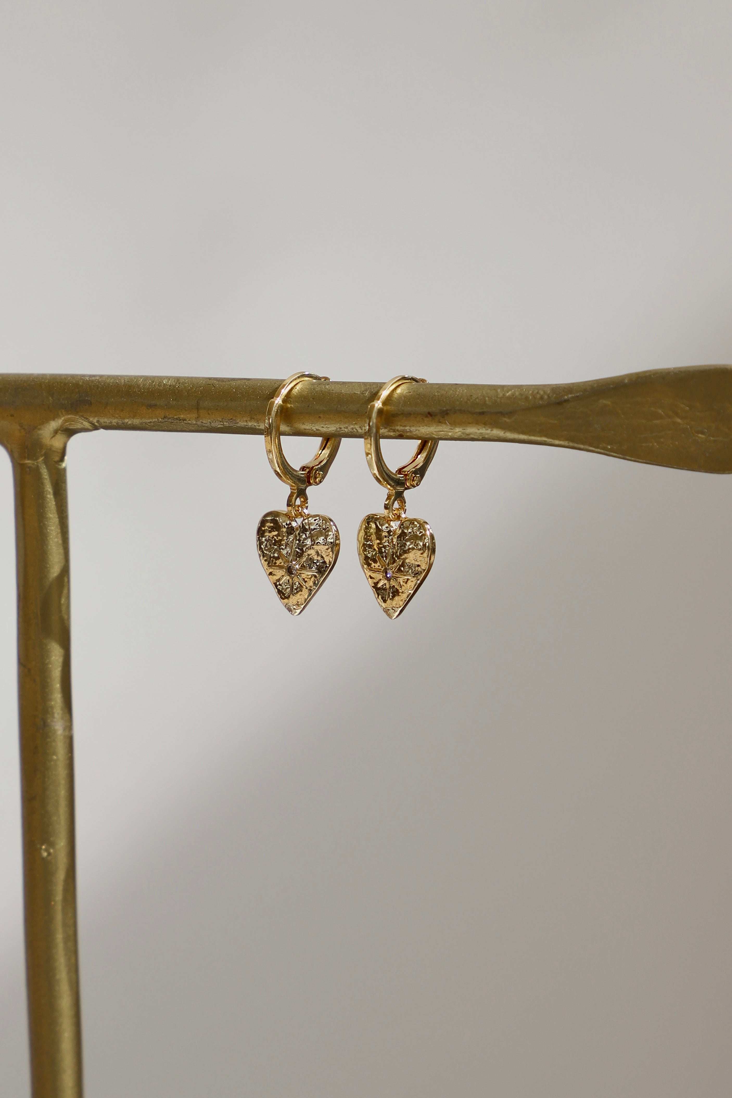 STARBURST HEART HUGGIES