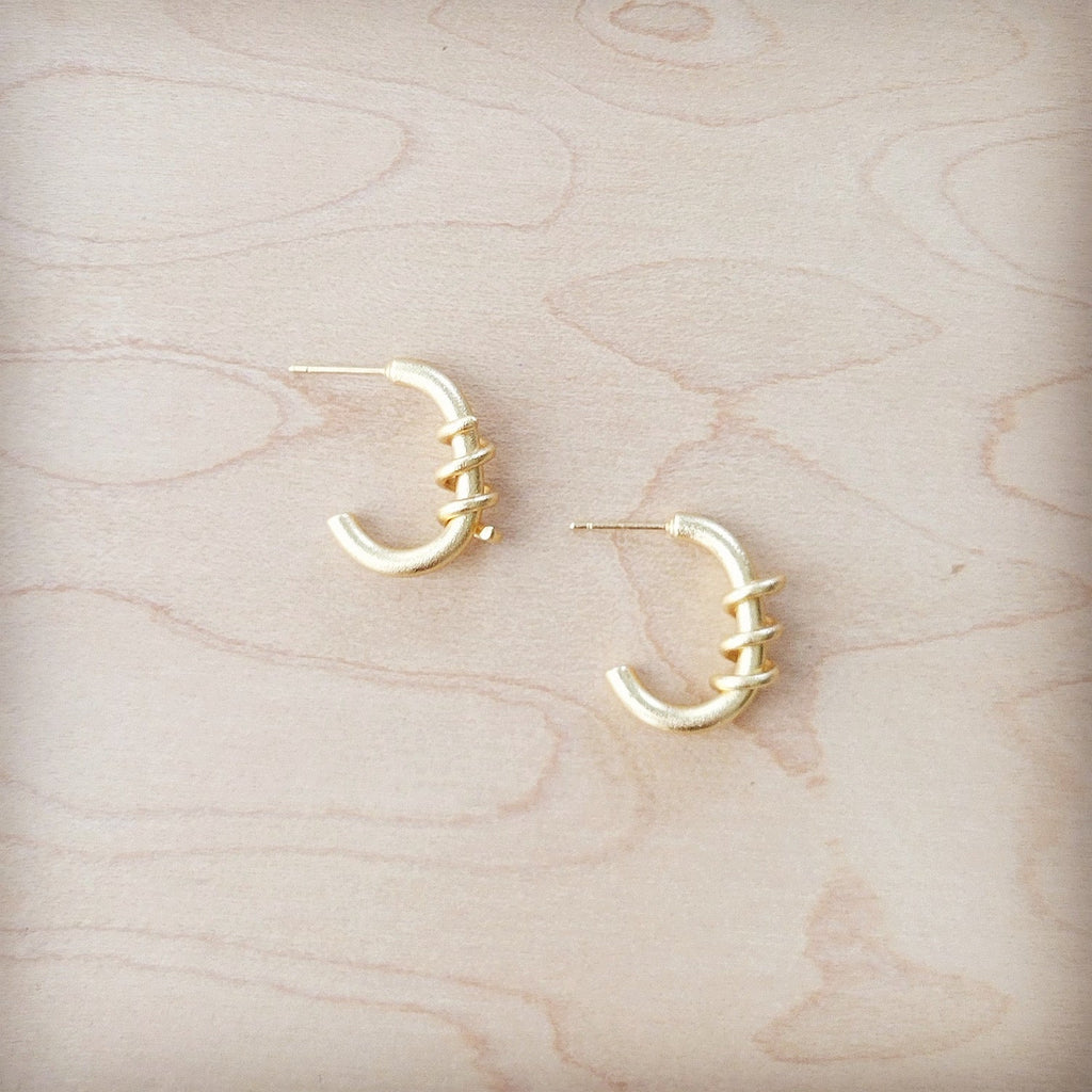 **Matte Gold Hoop Earring w/ Wire Wrapping 200i