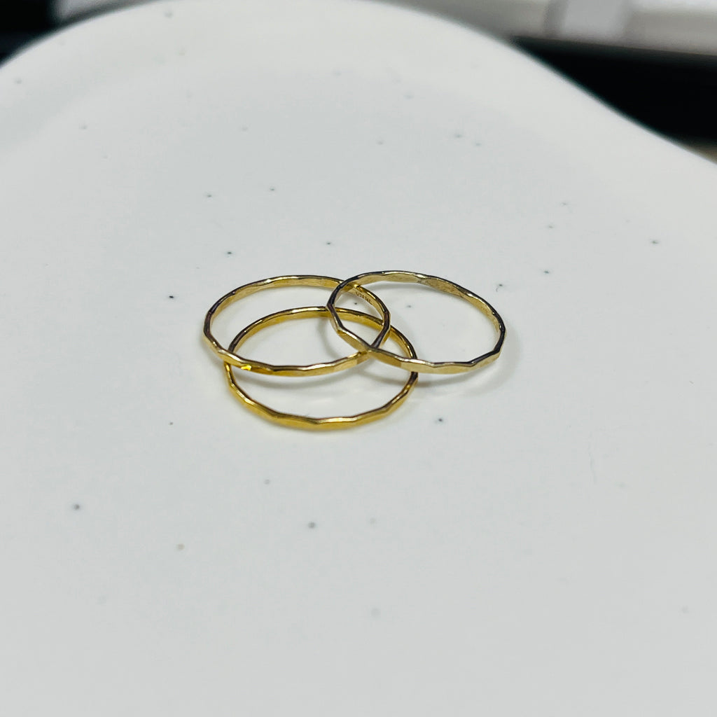 HAMMERED STACKING RING SET