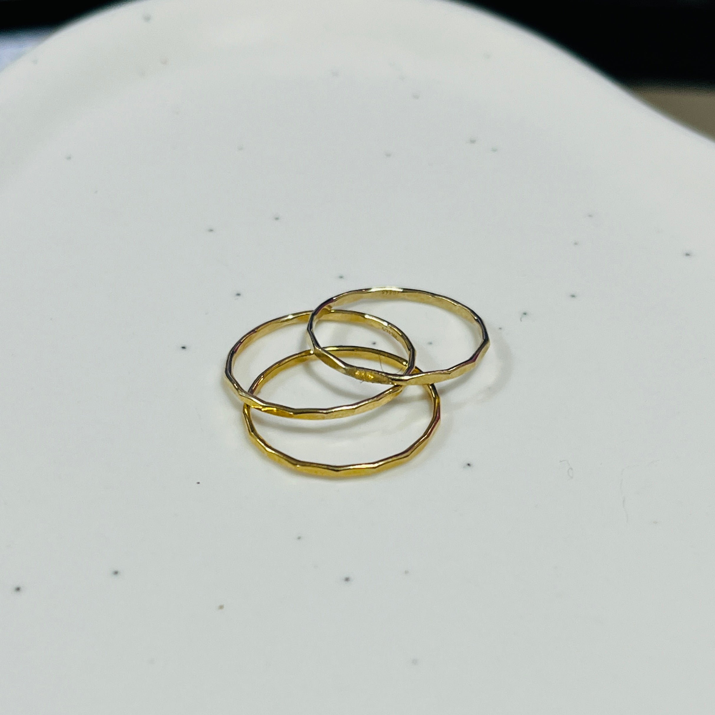 HAMMERED STACKING RING SET