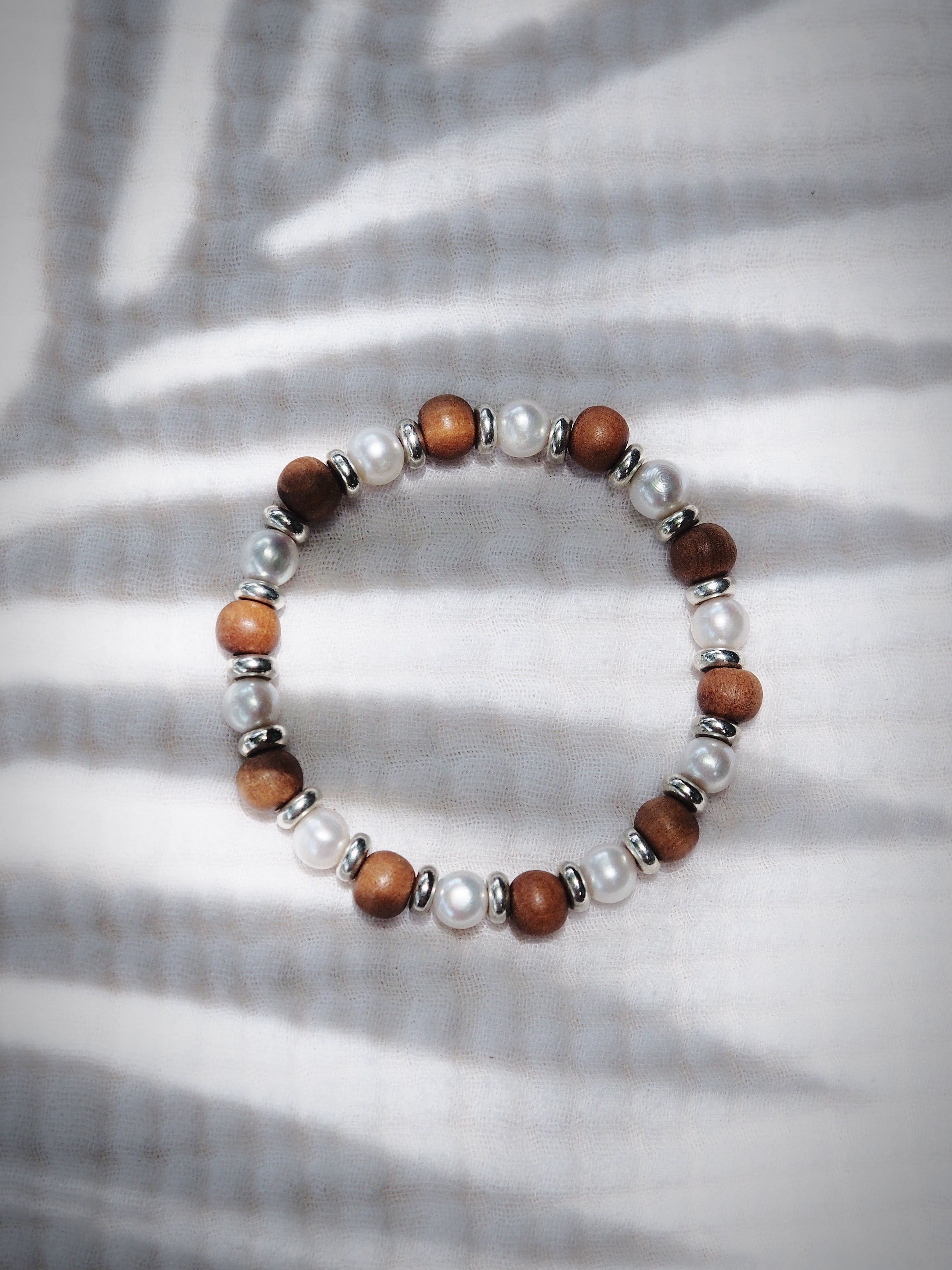 Stretchy Unisex Men's Sandalwood & Pearl Bracelet - Kaholo