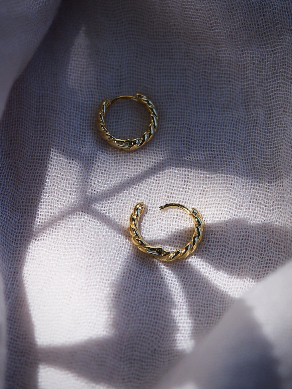 Twisted Small Hoop Earrings - Olina