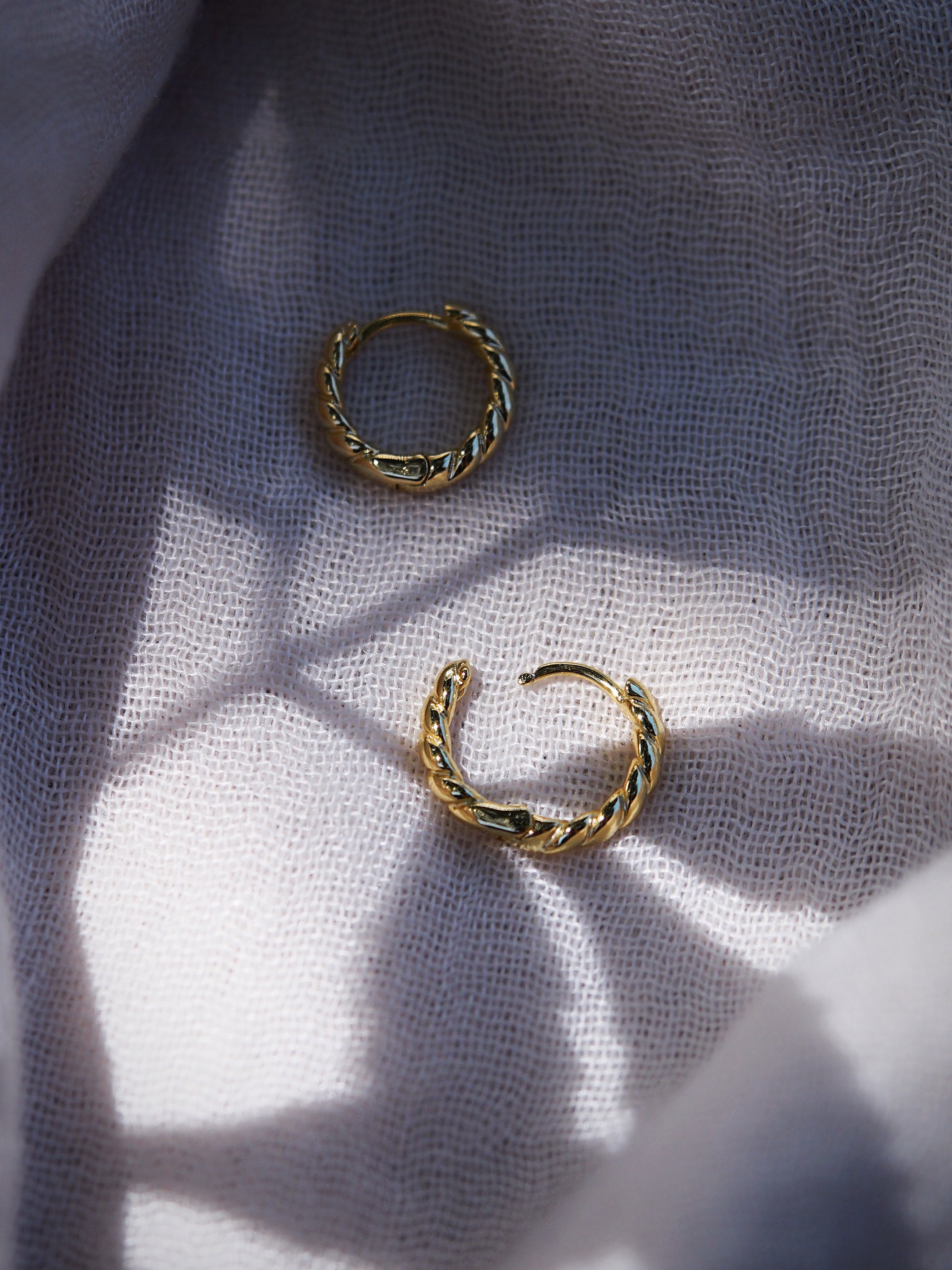 Twisted Small Hoop Earrings - Olina