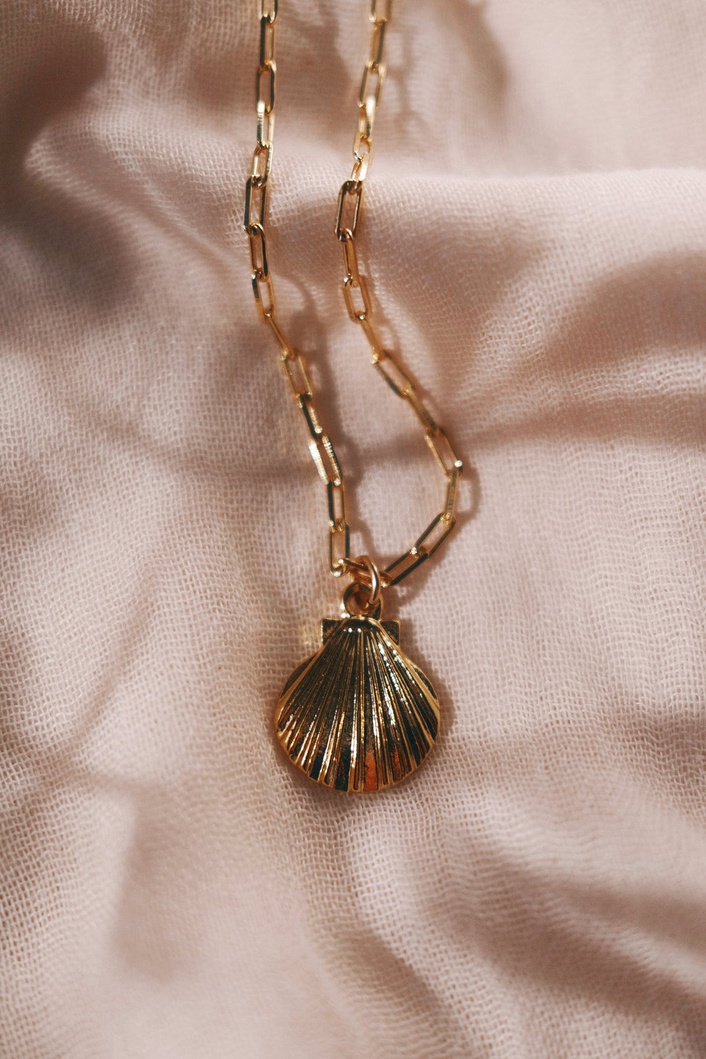 Gold Scallop Shell Necklace - Hoaka