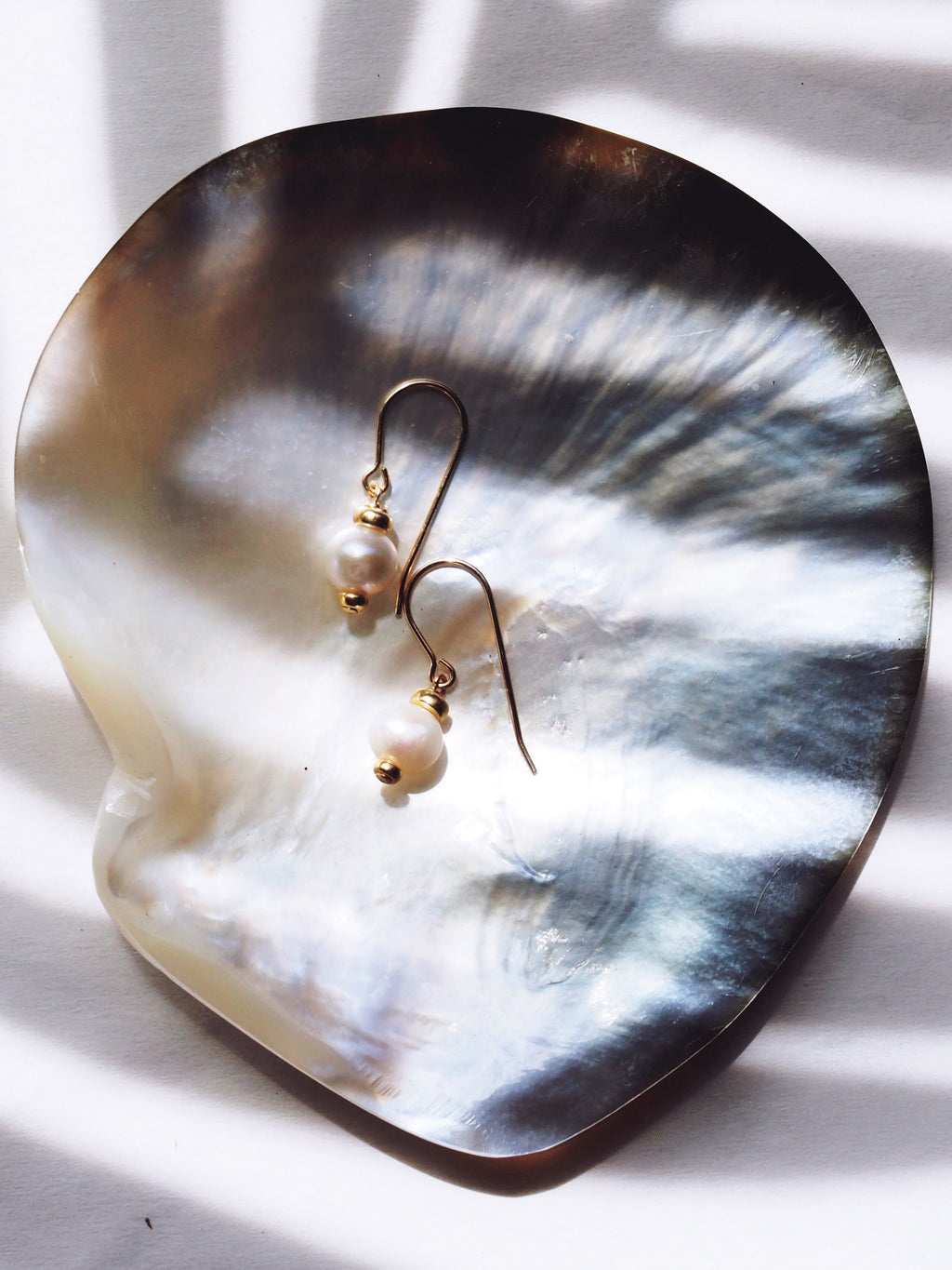 White Round Freshwater Pearl Earrings - Gold Aheahe
