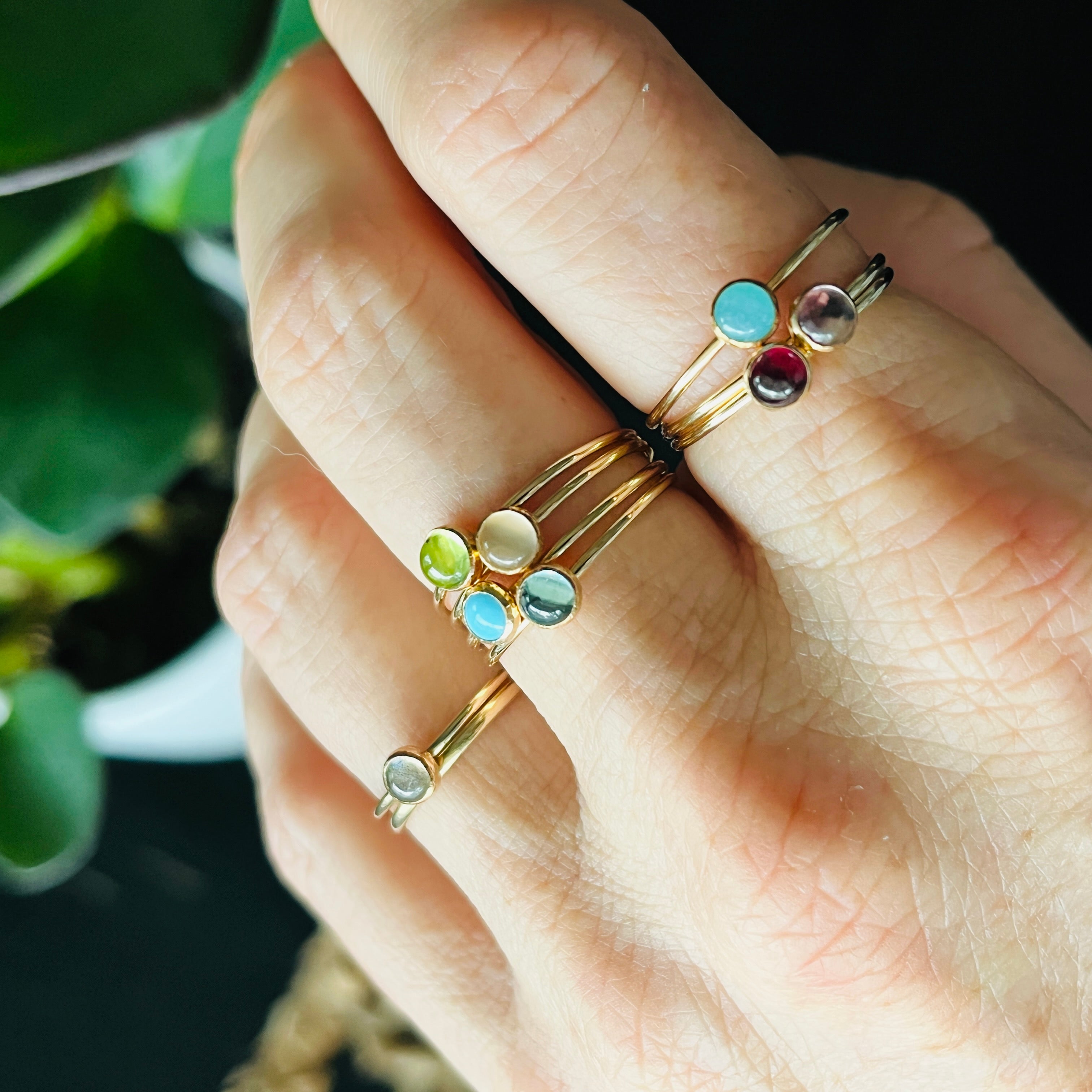 SMALL GEMSTONE RING