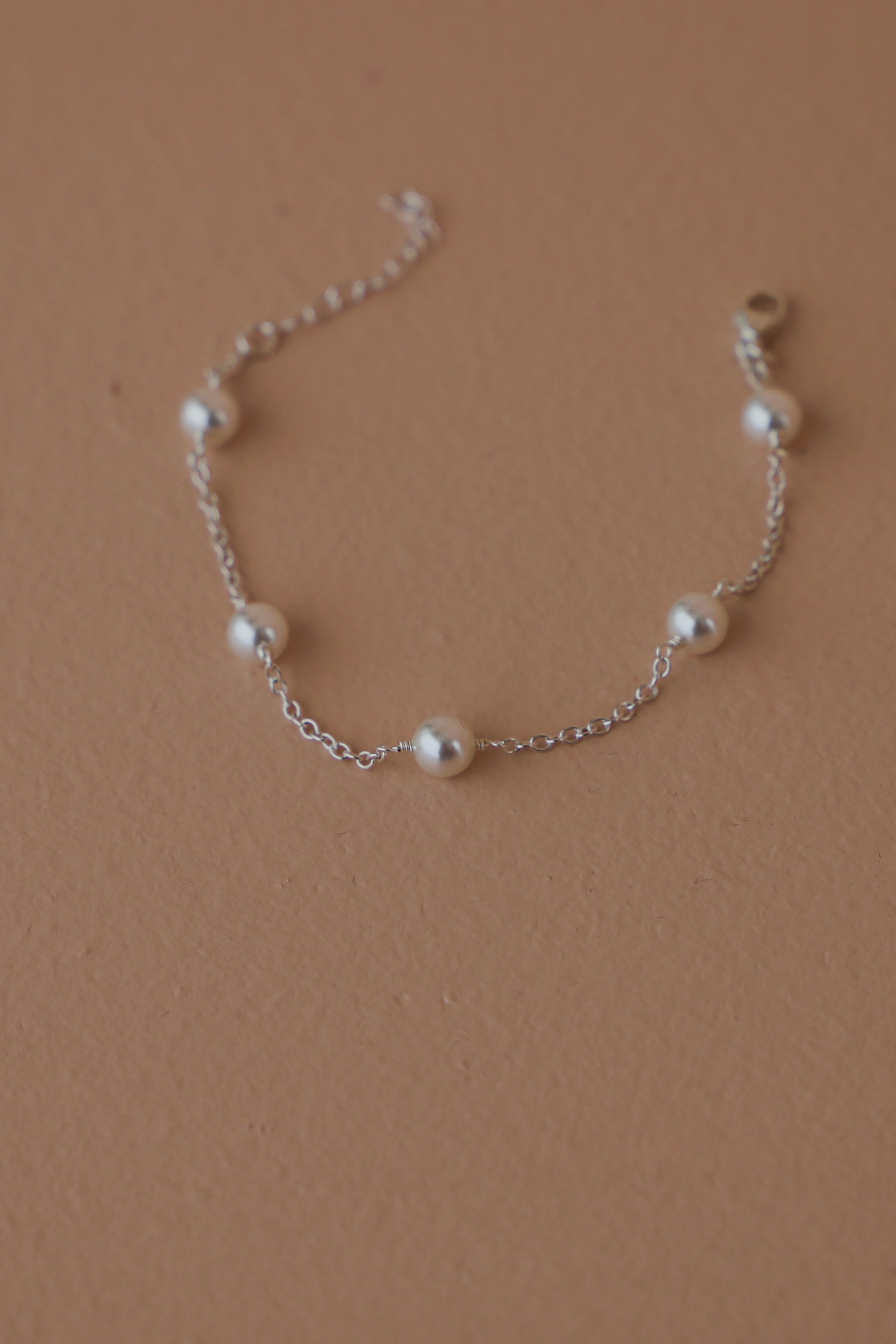 SILVER PEARL STATION BRACELET