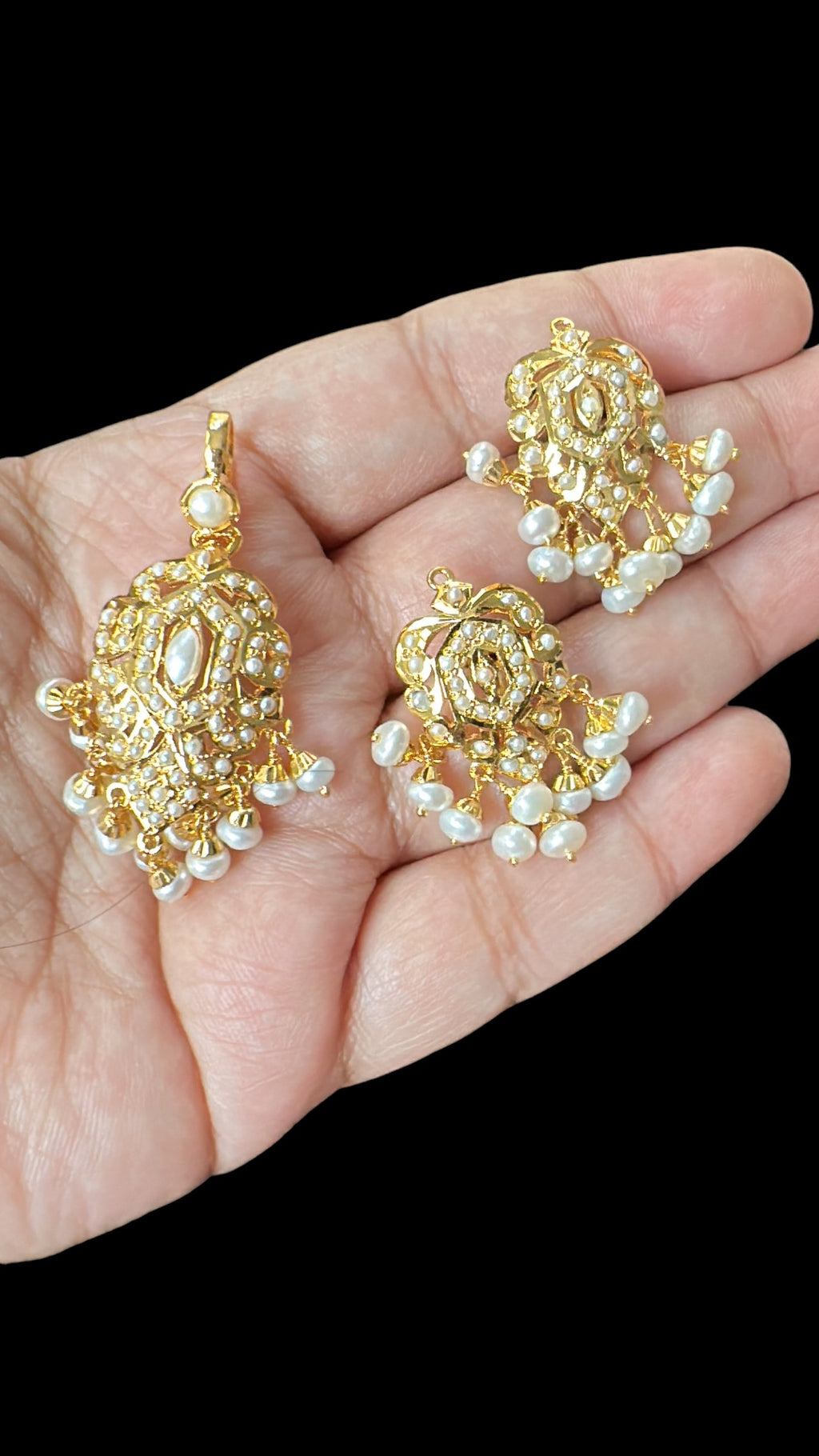 Gold plated jadau silver pendant set in fresh water pearls  ( SHIPS IN 4 WEEKS )