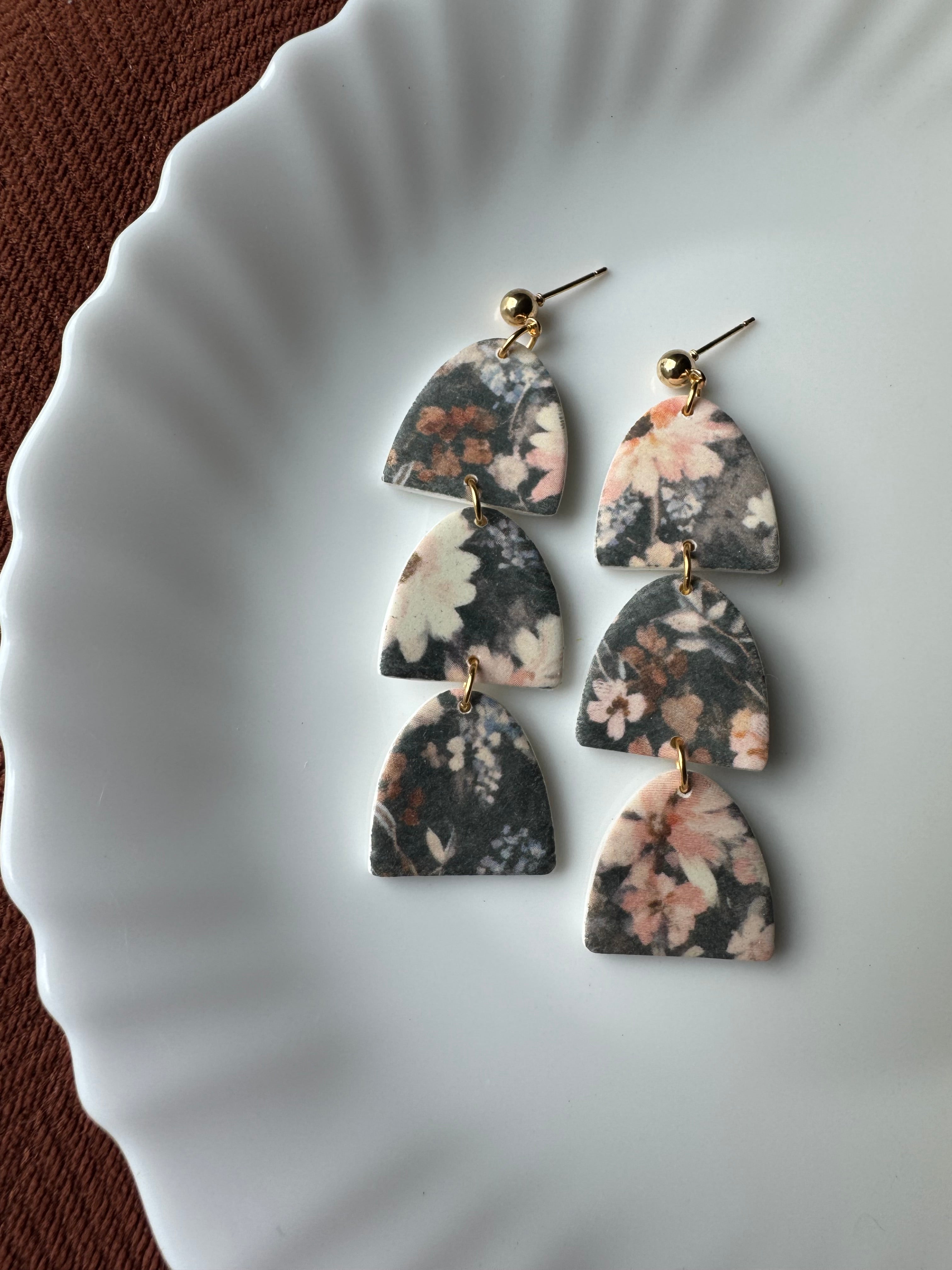 Stevie, in Moody Floral