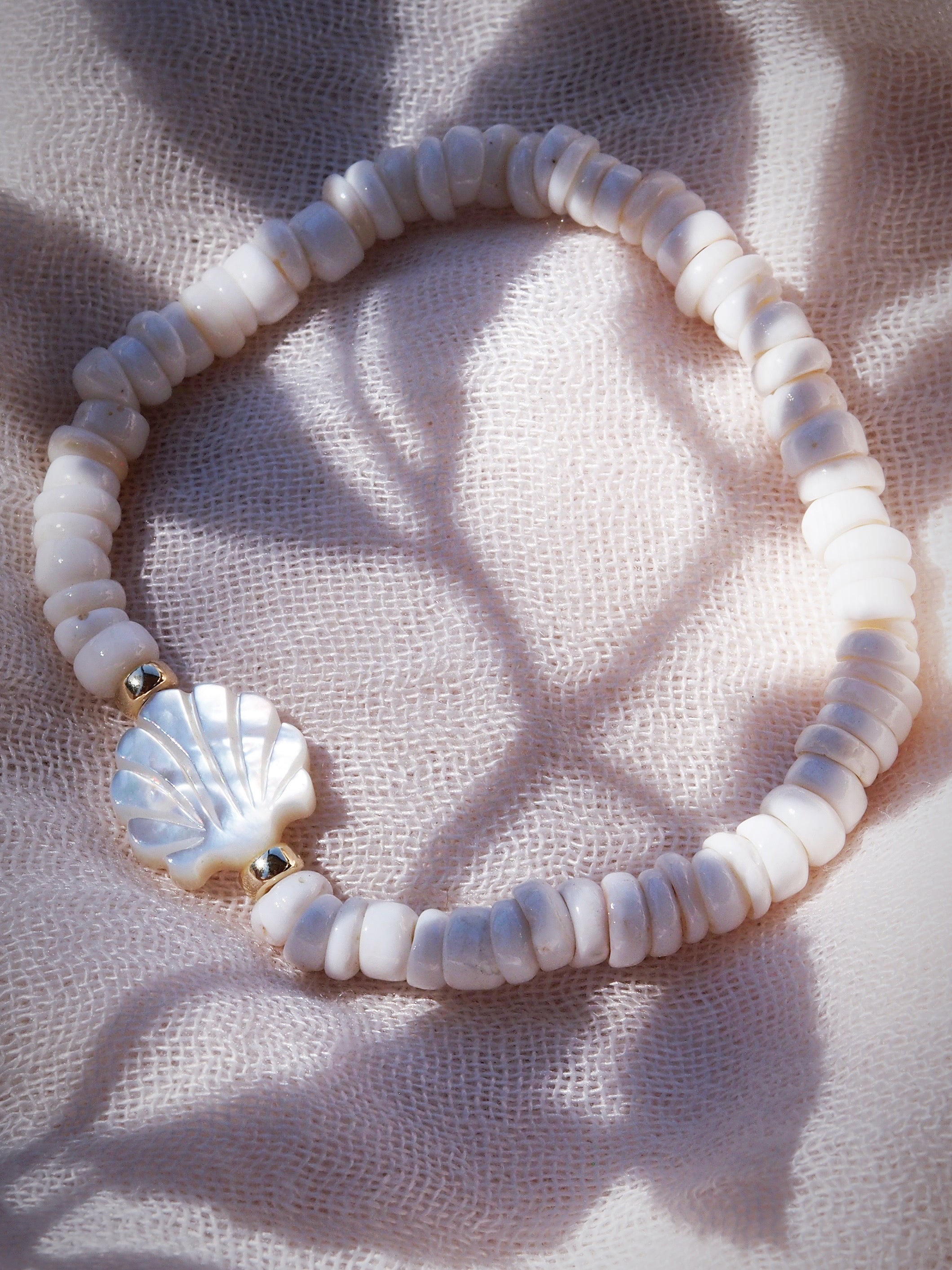 Choose your Stretchy Puka Shell Bracelet - Gold Ali'ikai