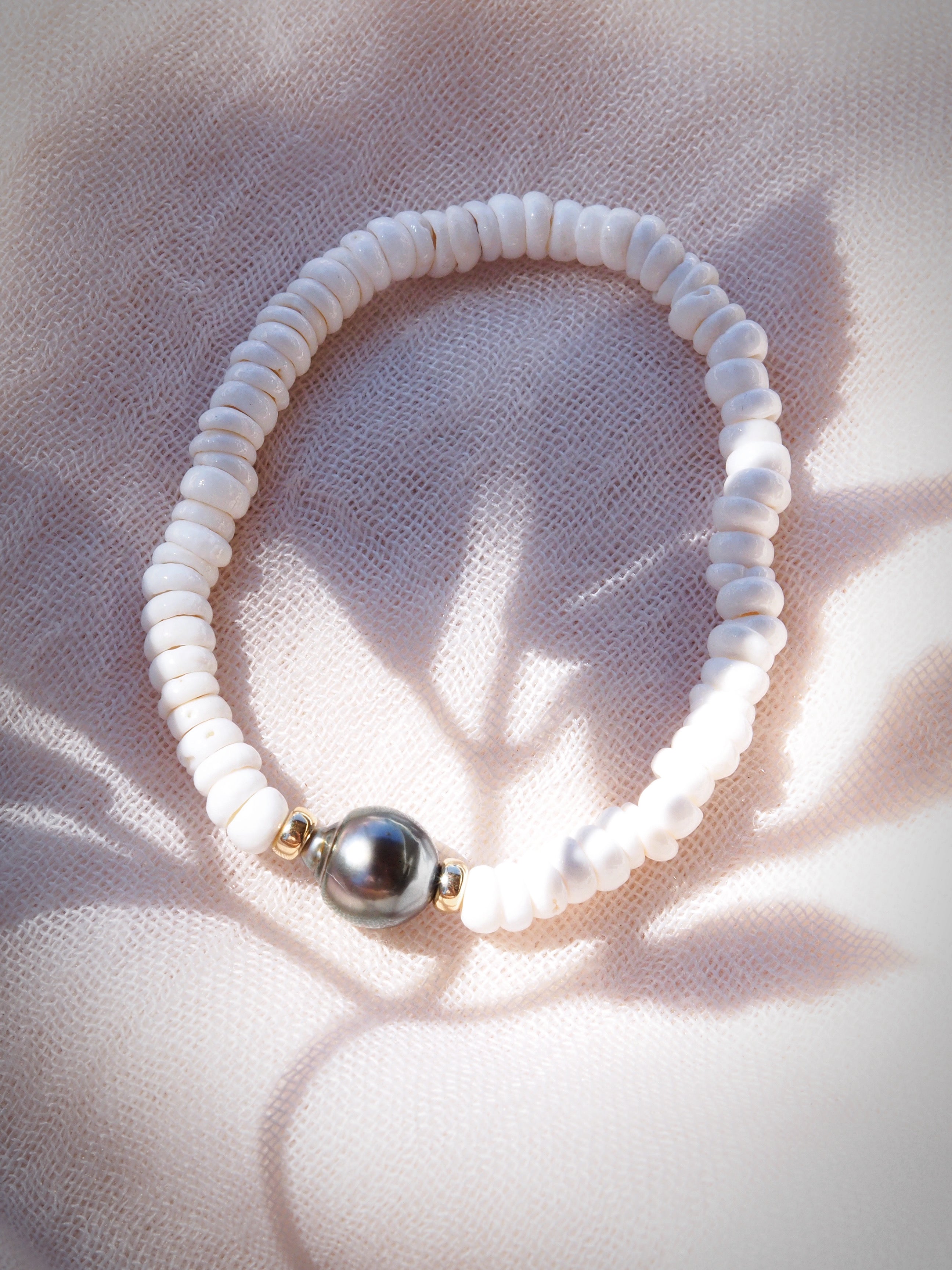 Choose your Stretchy Puka Shell Bracelet - Gold Ali'ikai