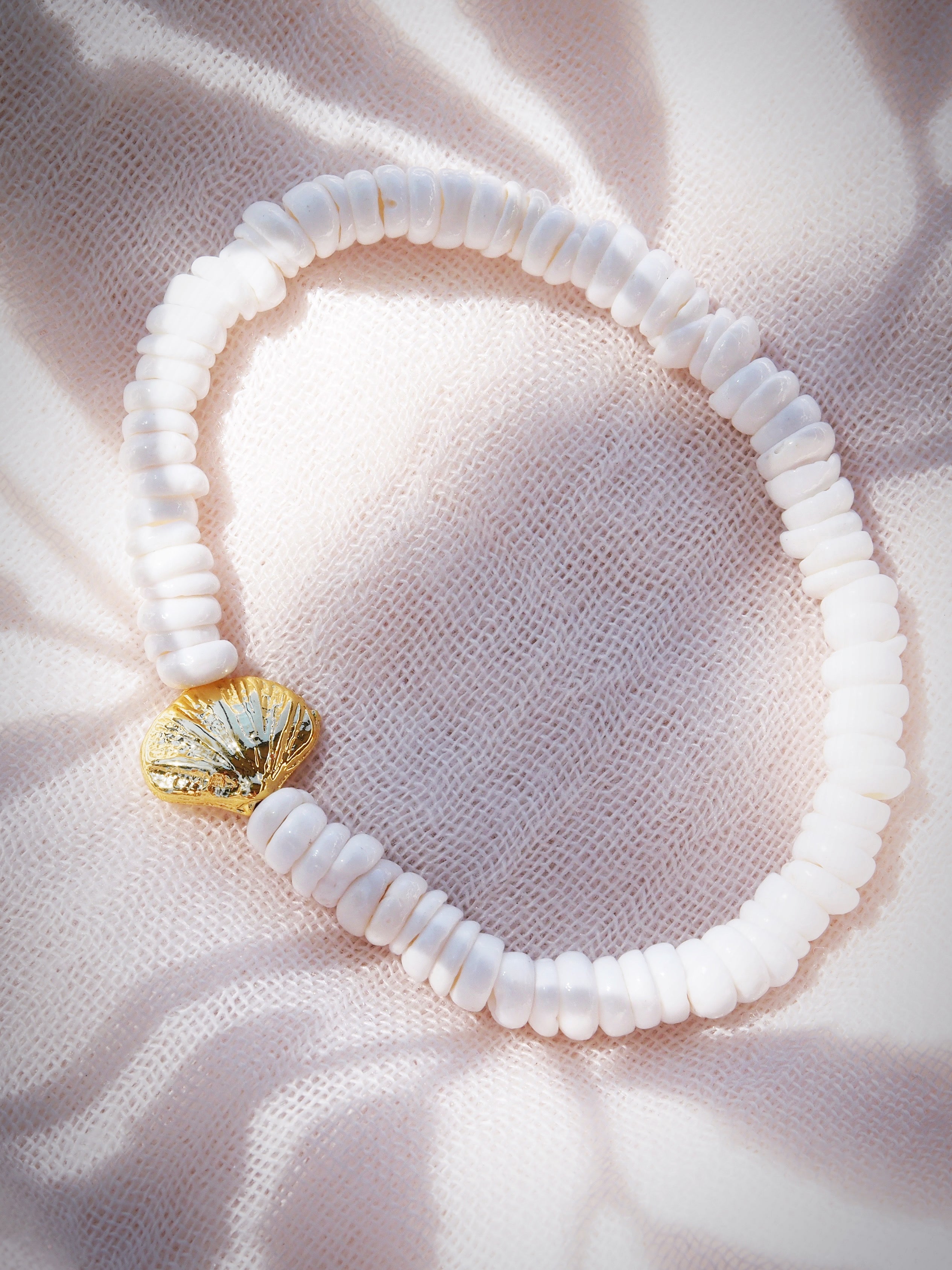 Choose your Stretchy Puka Shell Bracelet - Gold Ali'ikai