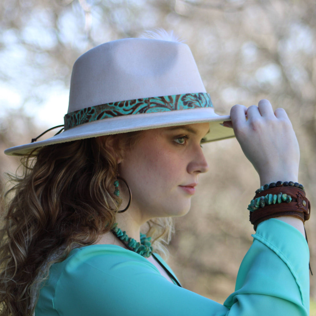 **Natural Turquoise Stretch Bracelet w/ Indian Charm 809u