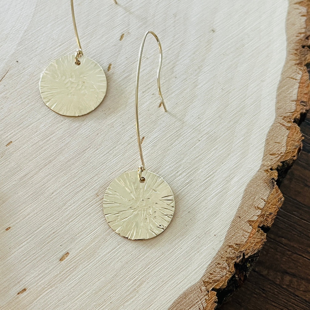 GOLD DISC DAISY HANG EARRINGS