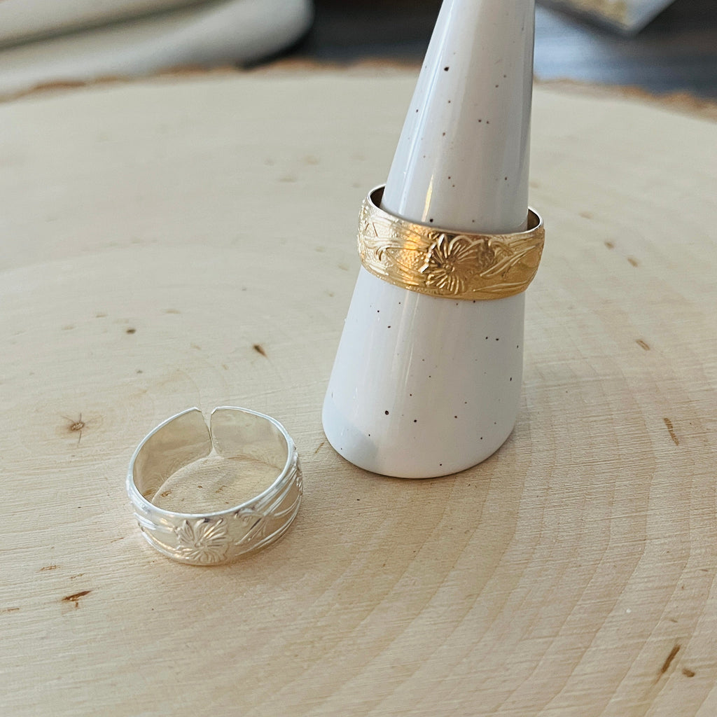 HIBISCUS BAND RING