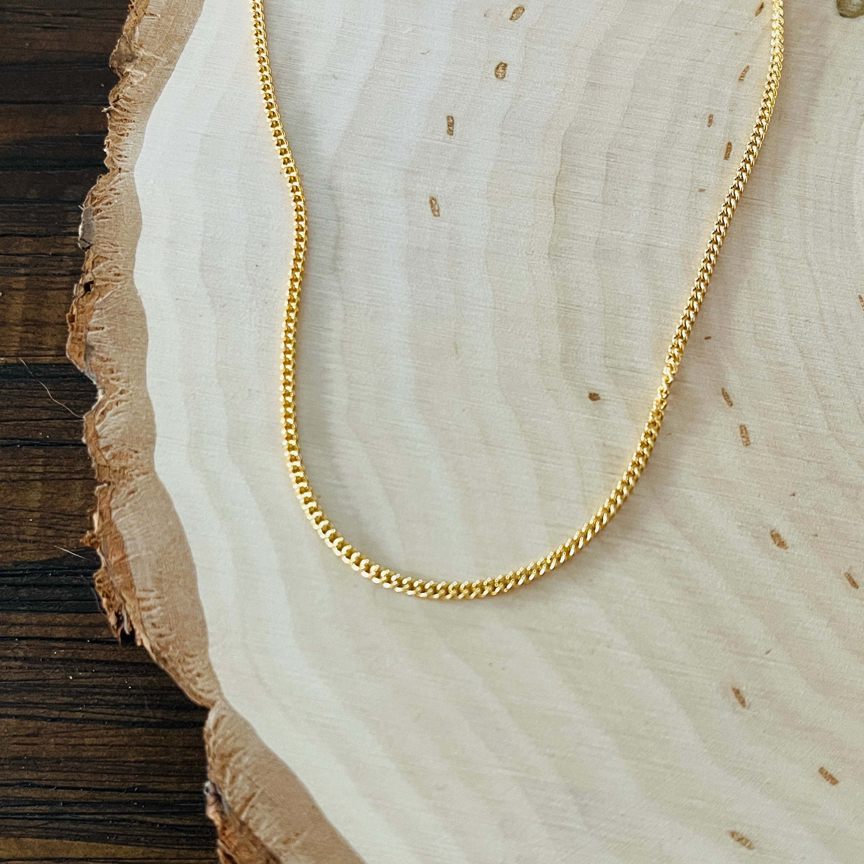 CURB CHAIN CHOKER NECKLACE