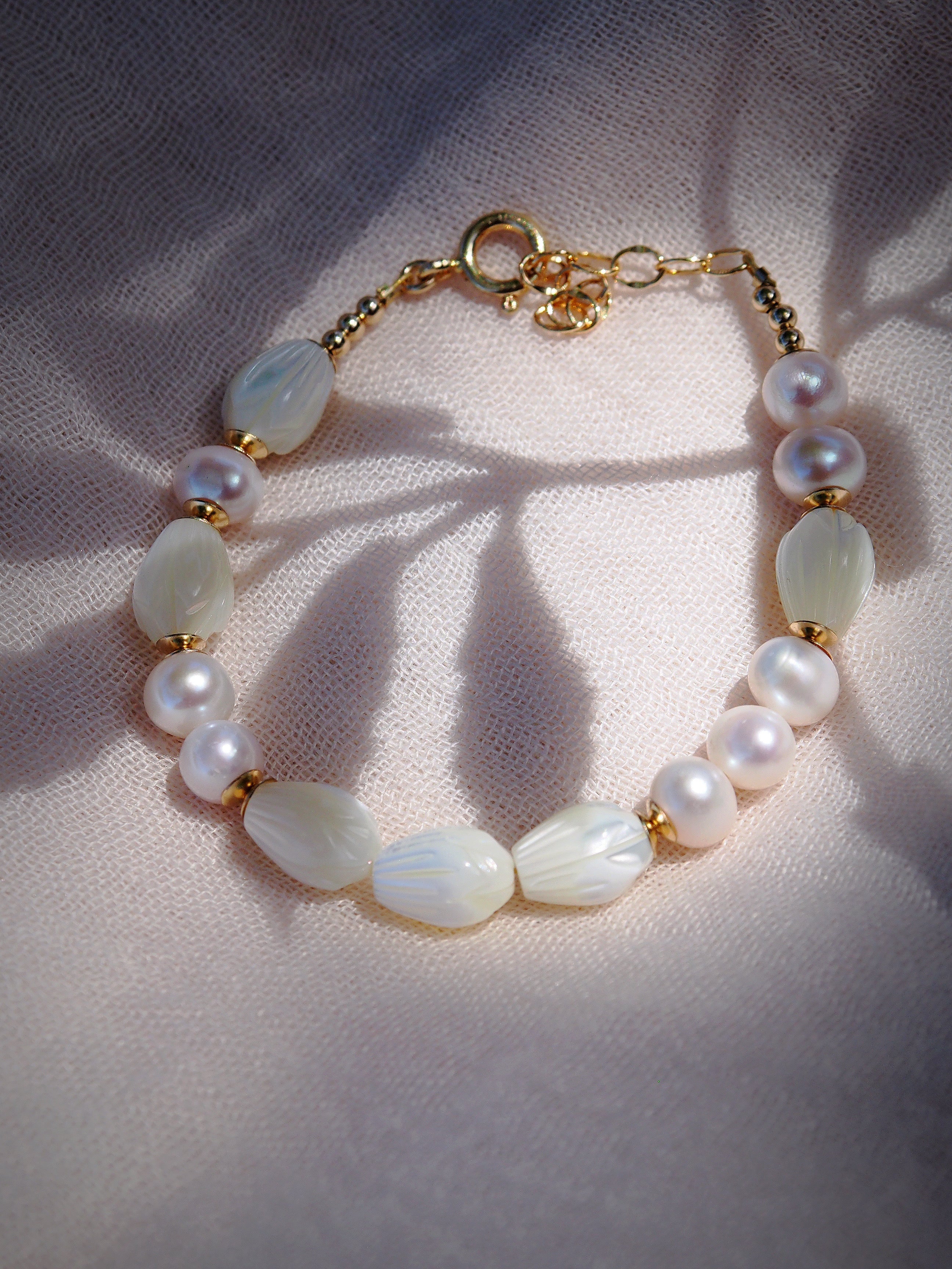 White Pearl and Pikake Bracelet - Momilani