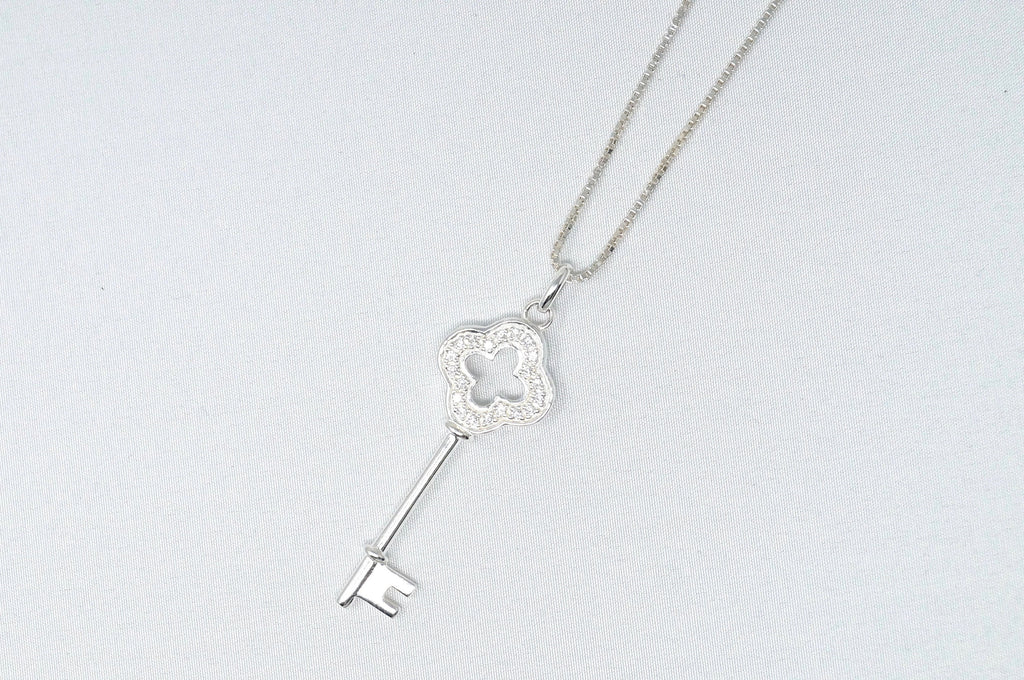 STUNNING Vintage Cz Accented Royal Key Sterling Silver Necklace 16" -