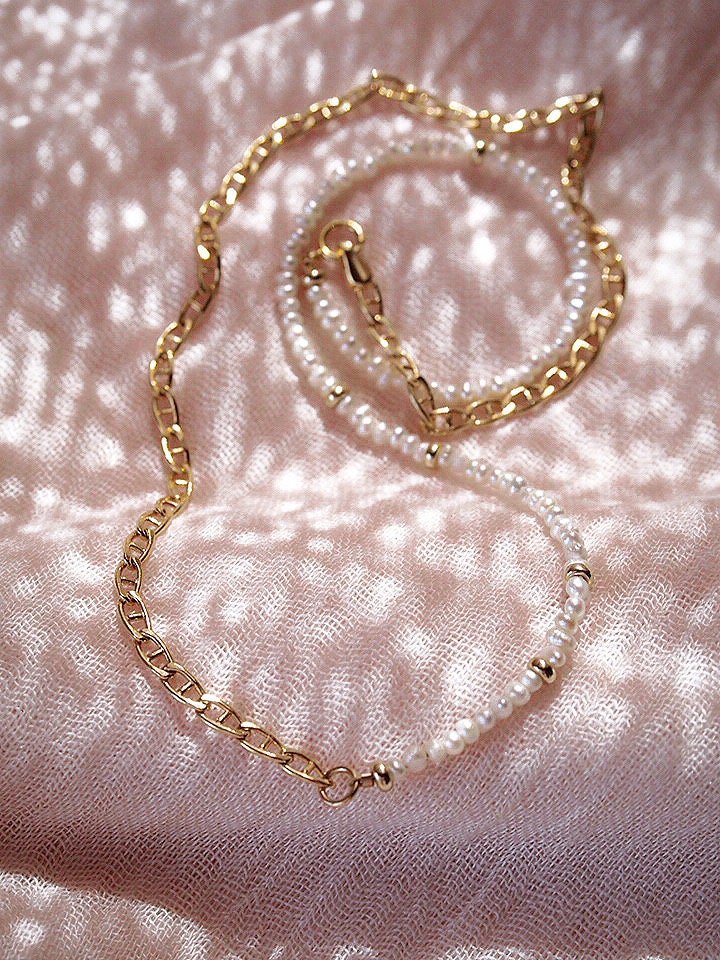 Asymmetrical Pearl & Gold Chain Necklace - Alohilohi