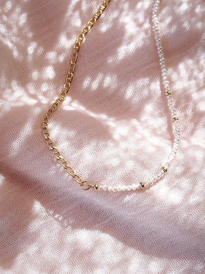 Asymmetrical Pearl & Gold Chain Necklace - Alohilohi