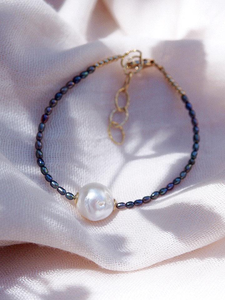 White Baroque Peacock Pearl Bead Bracelet - Gold Kaimalie