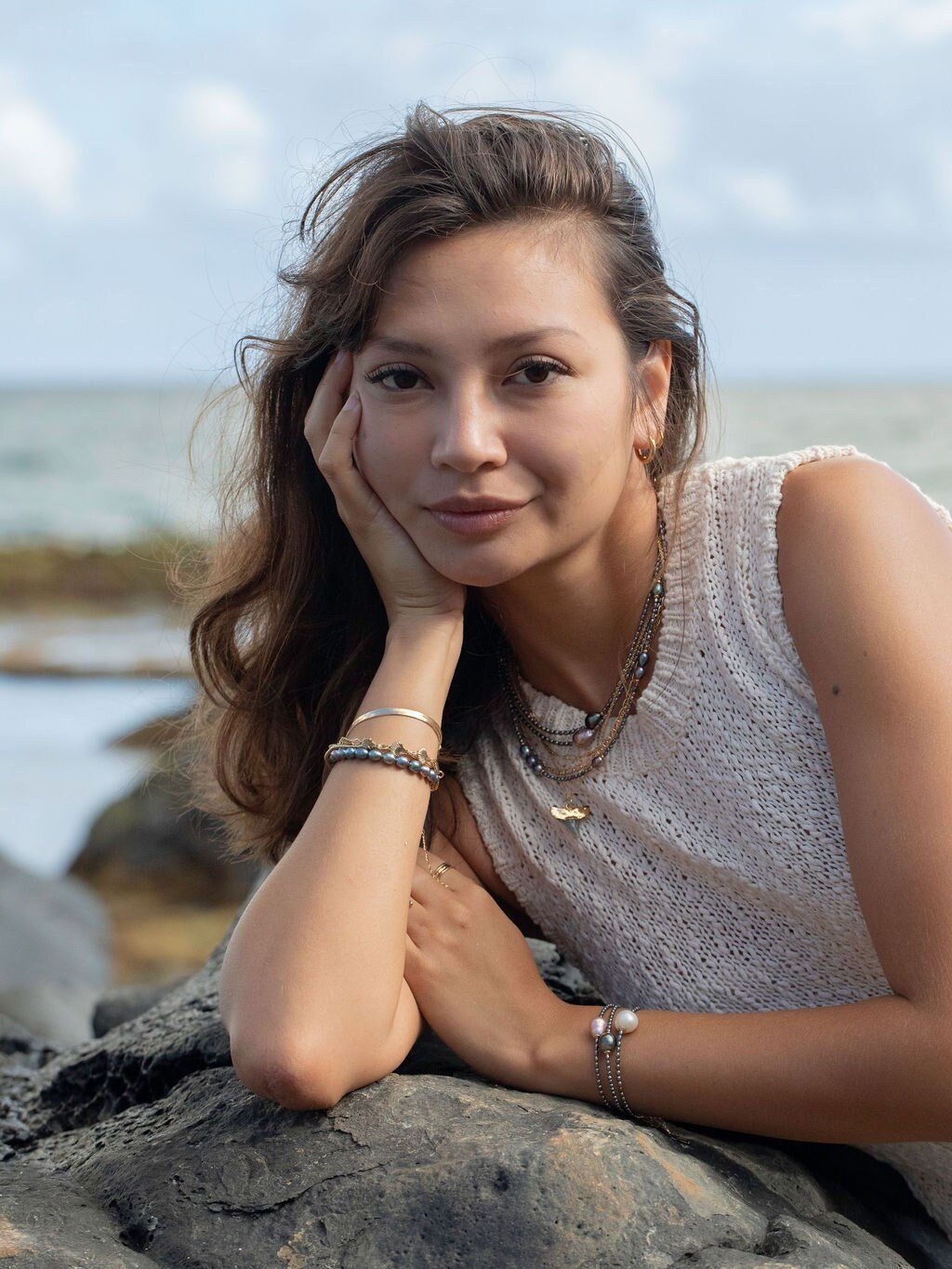 White Baroque Peacock Pearl Bead Bracelet - Gold Kaimalie