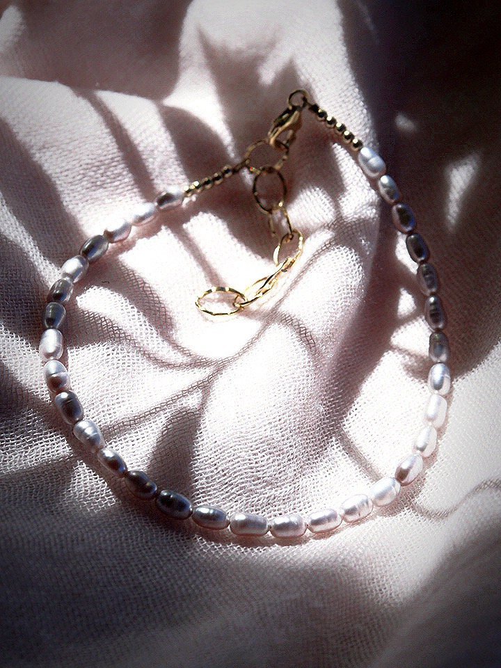 Dainty Gray Pearl Anklet - Maile