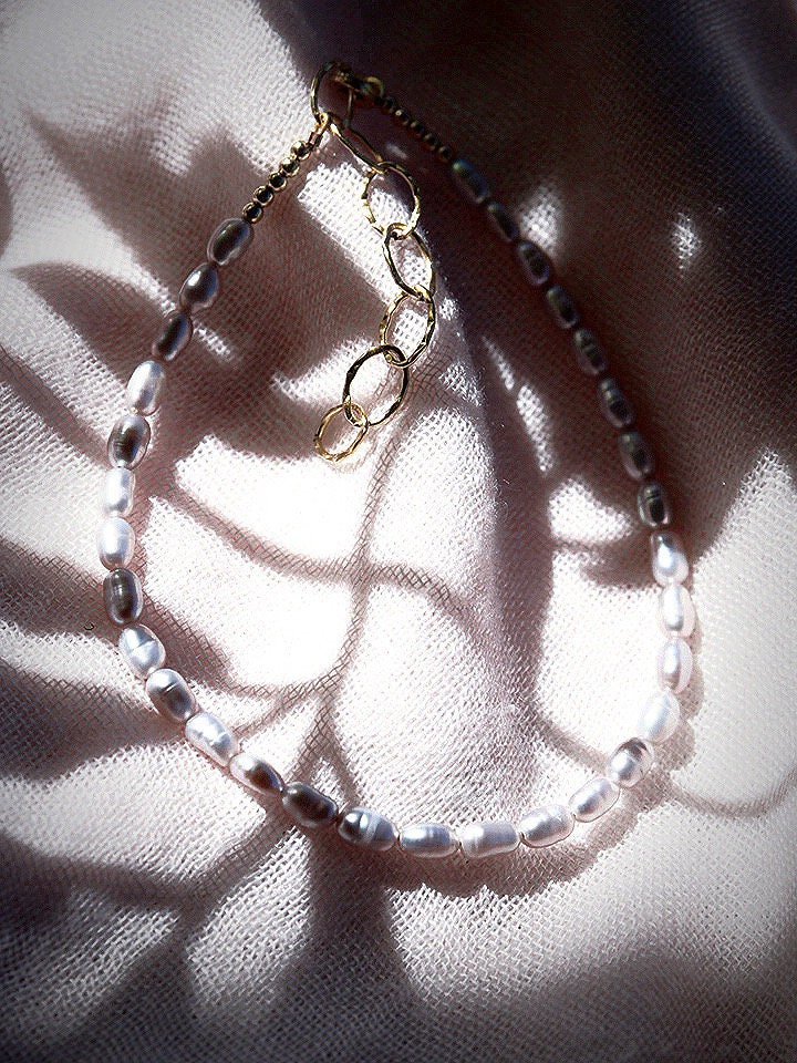 Dainty Gray Pearl Anklet - Maile