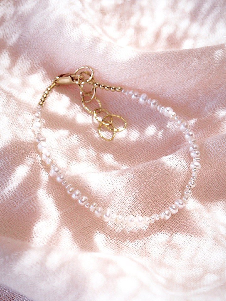 Dainty Organic White Pearl Bracelet - Kale'a