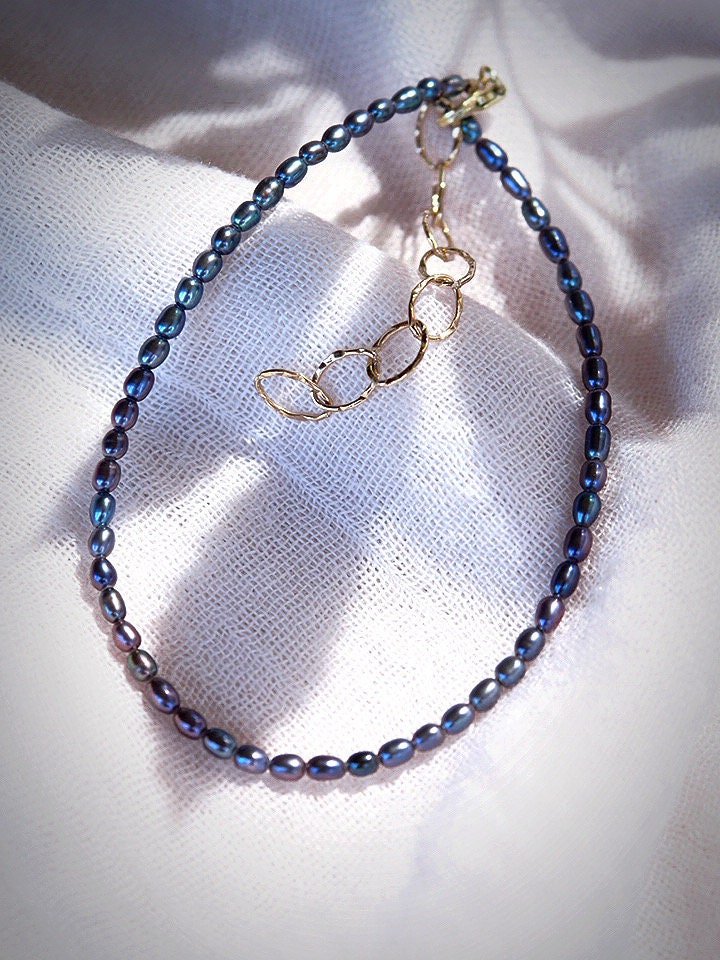 Dainty Peacock Pearl Anklet - Maile