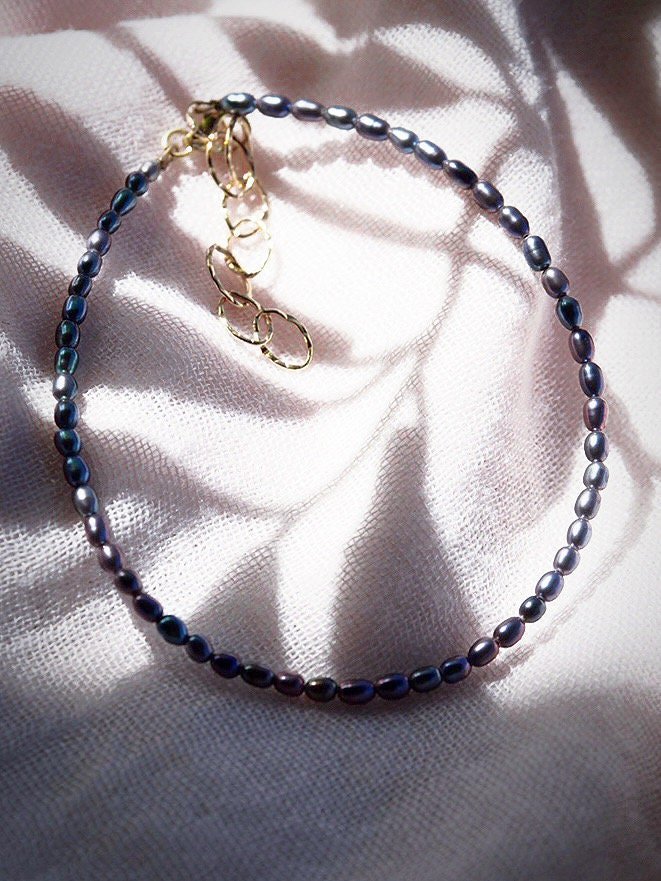 Dainty Peacock Pearl Anklet - Maile