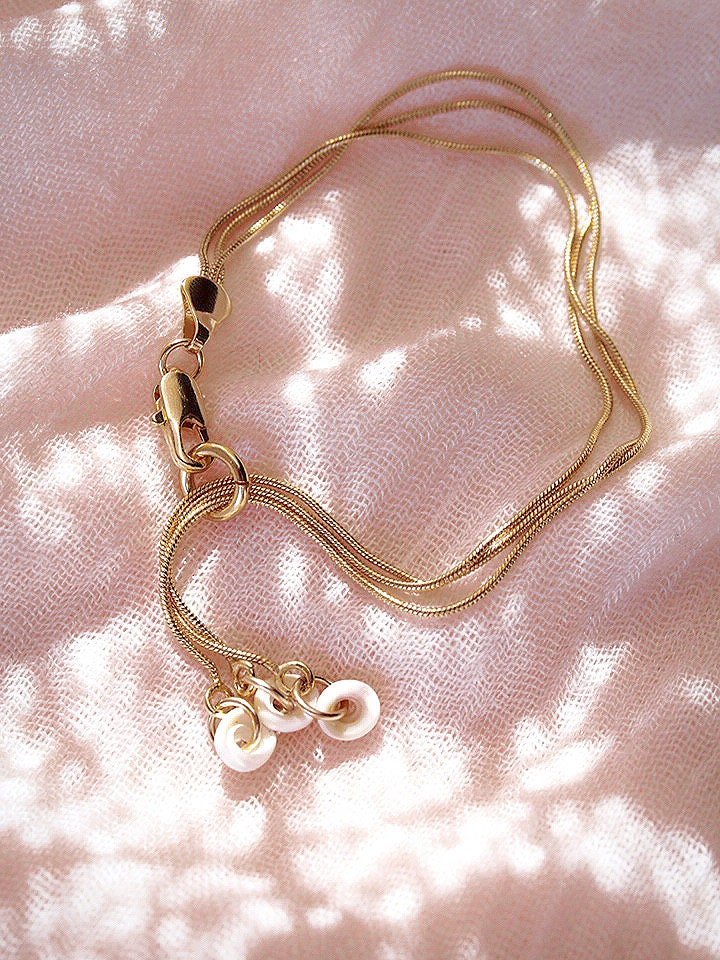 Gold Chain Puka Charm Bracelet - Kaihohonu