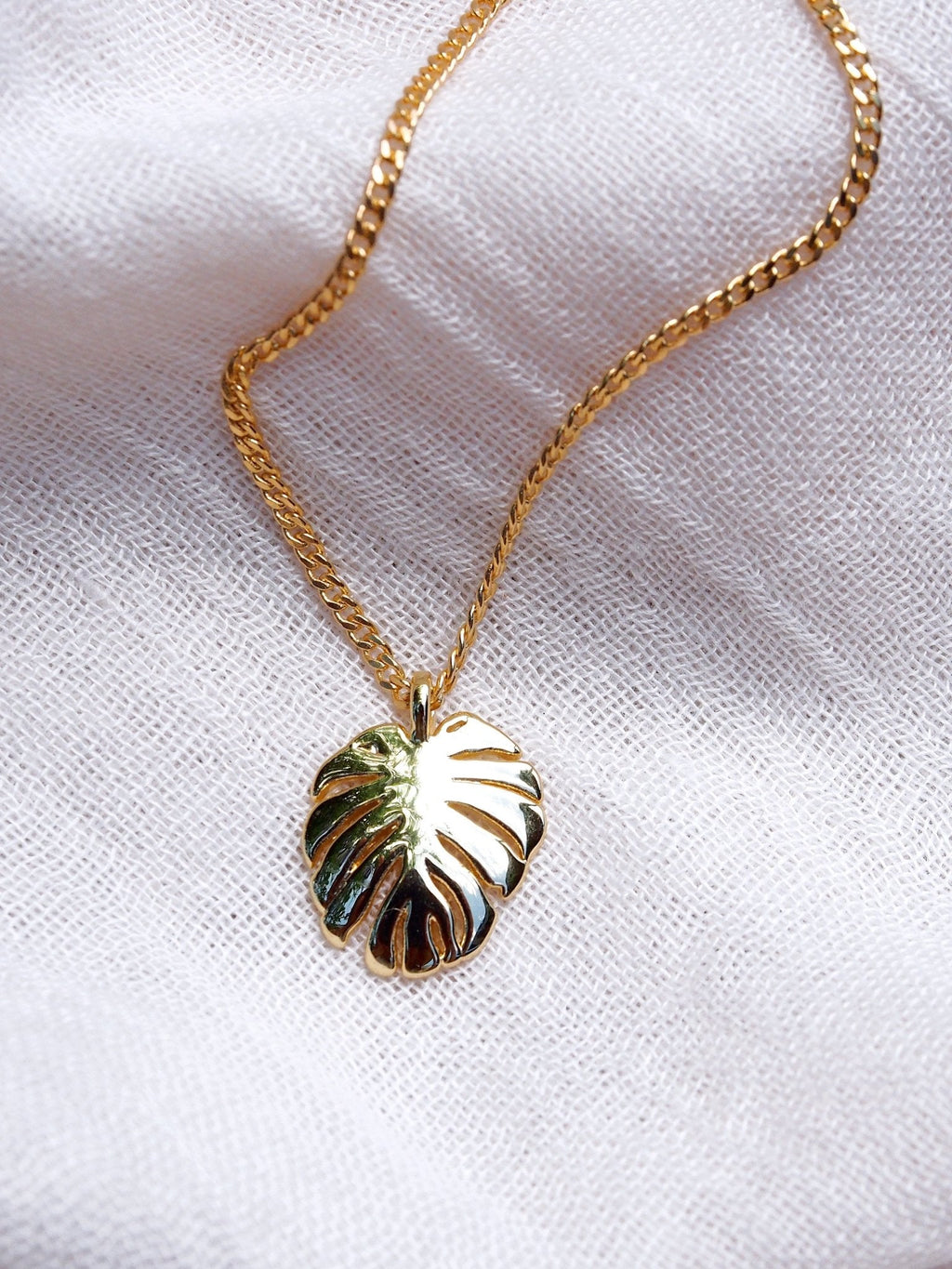 Gold Monstera Leaf Necklace - Kini