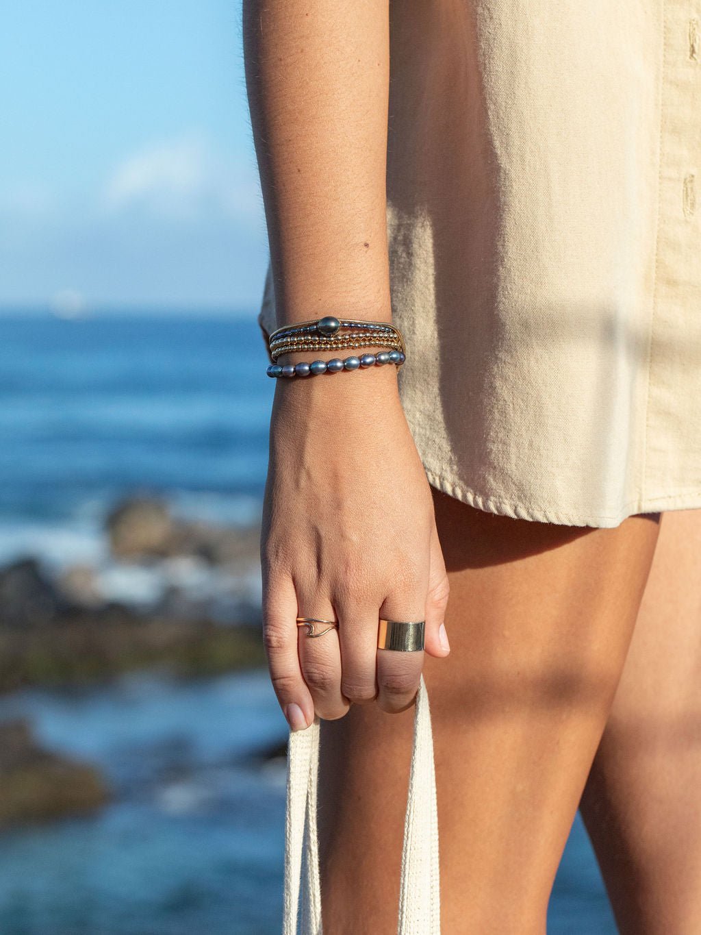 Peacock Pearl Bracelet with Adjustable Gold Chain - Keilani