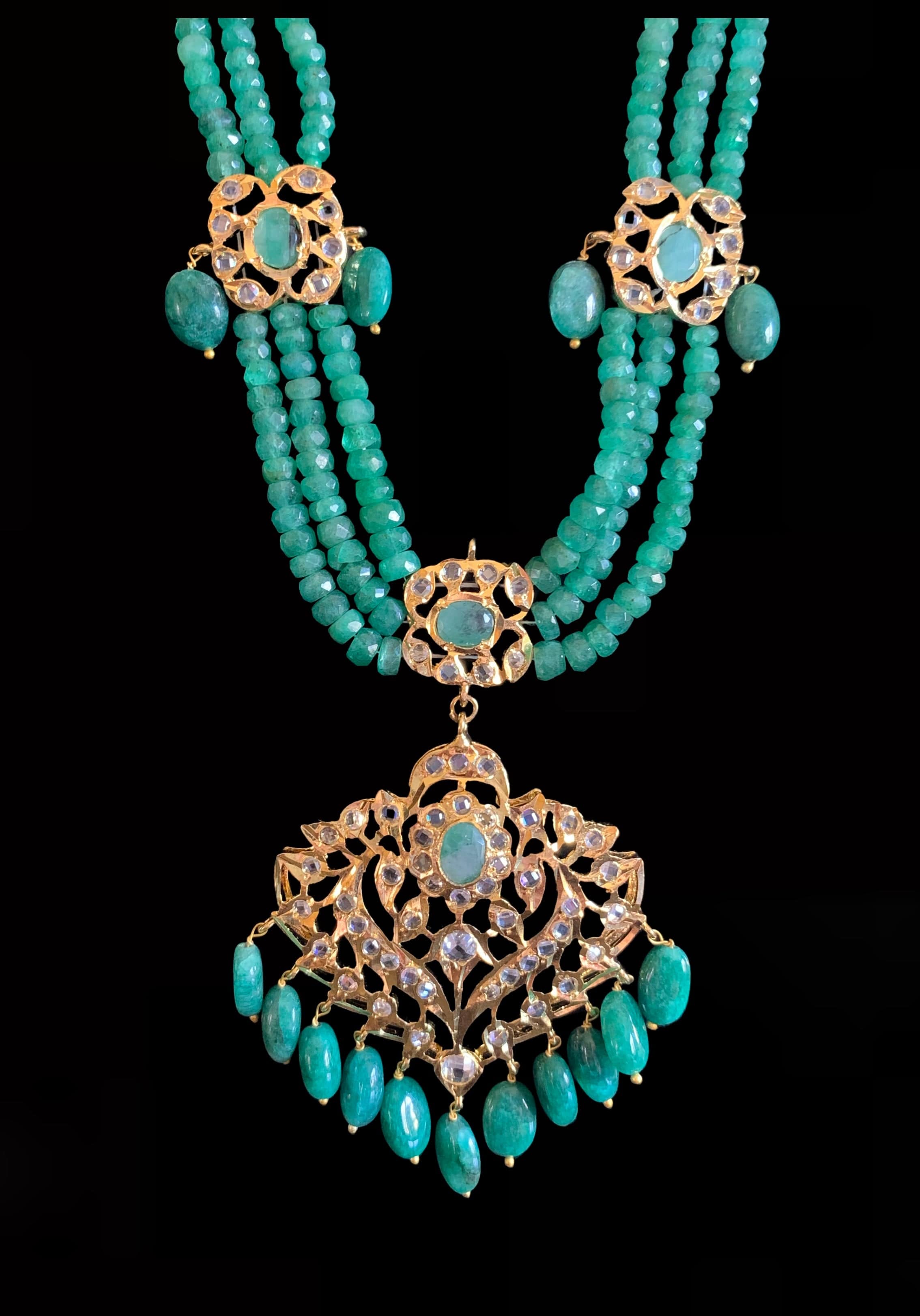 LN60  EKTA real  emerald Haar with earrings ( SHIPS IN 4 WEEKS )