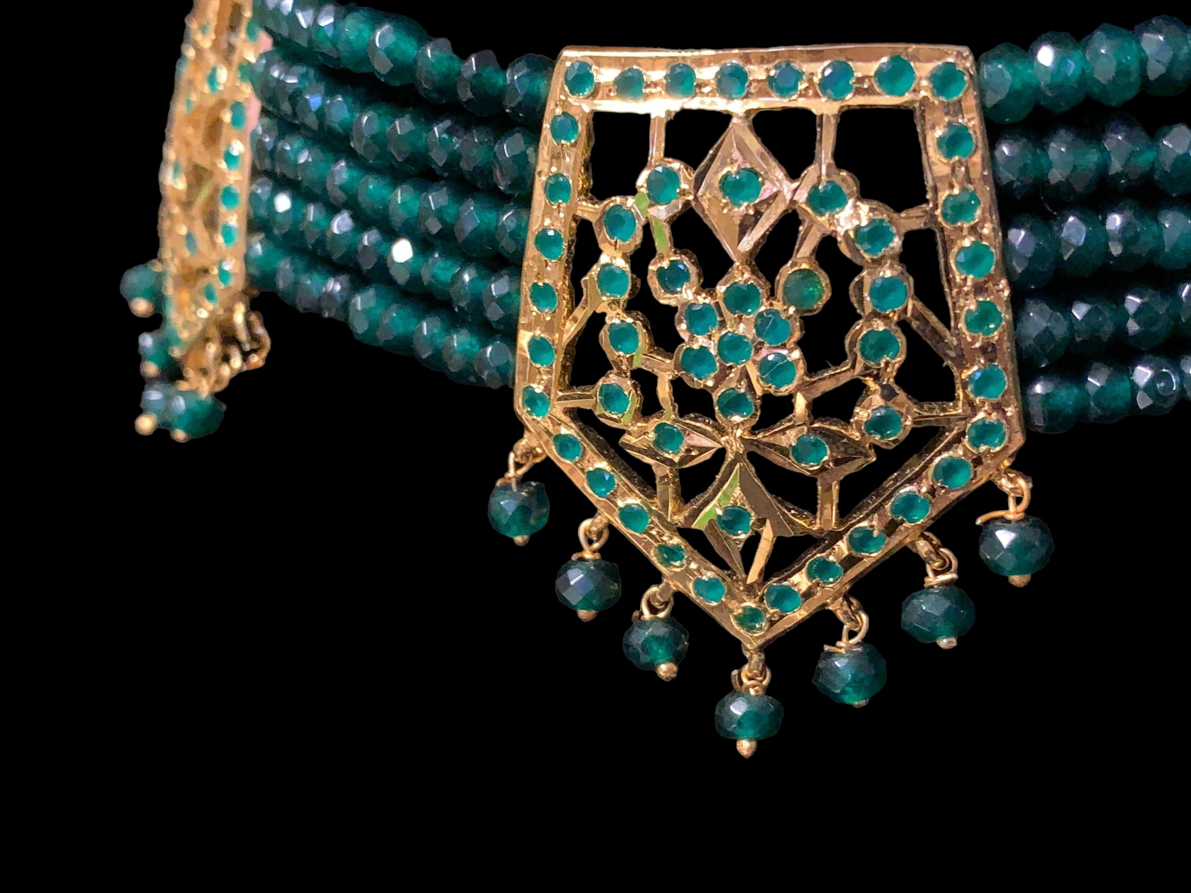 C268 Indu choker in green beads ( SHIPS IN 2  WEEK )