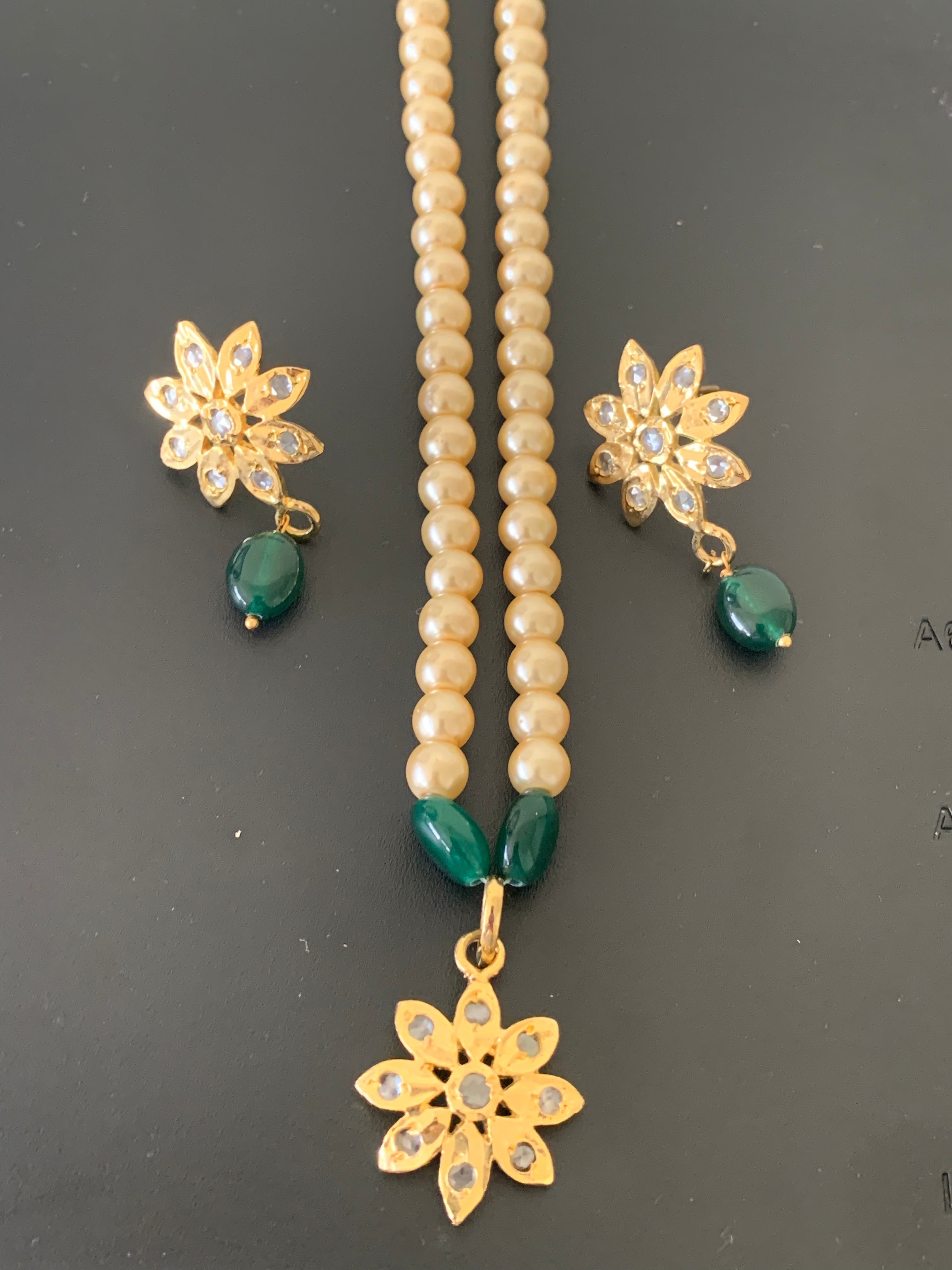 PS372 flower pendant set with top styled earrings ( READY TO SHIP )