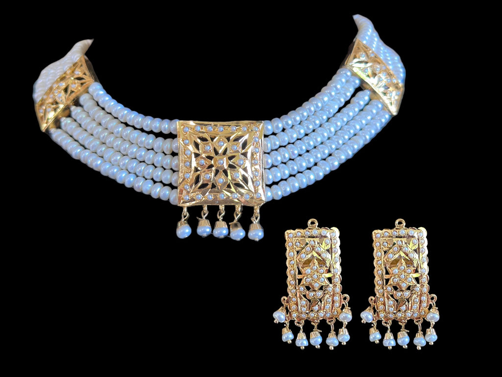 C237 Ariha choker set in fresh water pearls( SHIPS IN 4 WEEKS   )